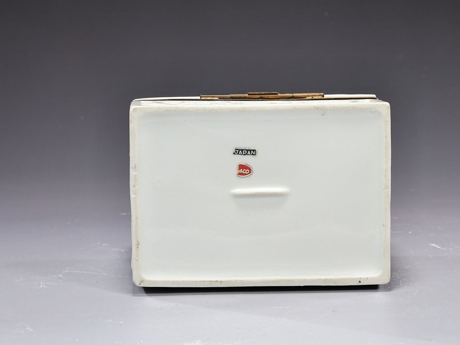 Vintage White Porcelain Trinket Box With Murano Glass Hearts And Balls - 4