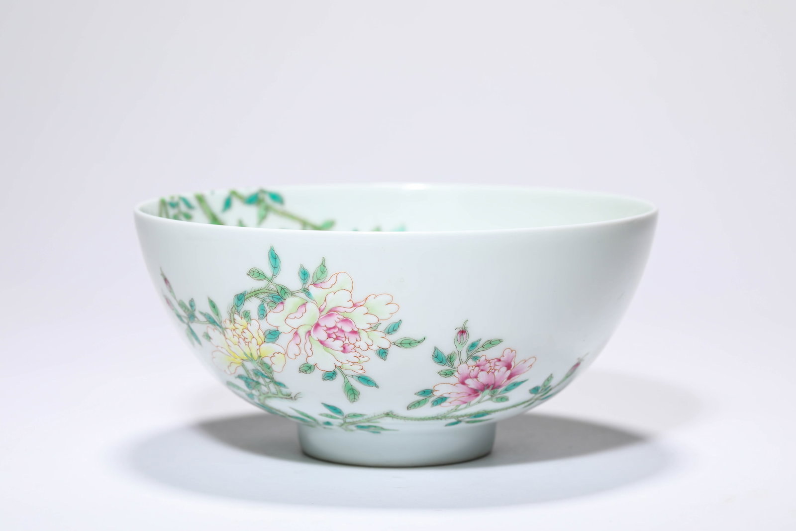 A FAMILLE-ROSE ‘BUTTERFLIES AND PEONY’ BOWL - 2