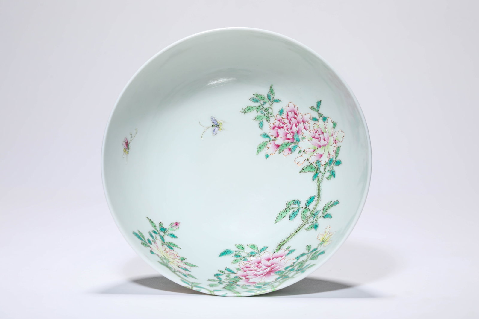 A FAMILLE-ROSE ‘BUTTERFLIES AND PEONY’ BOWL - 3