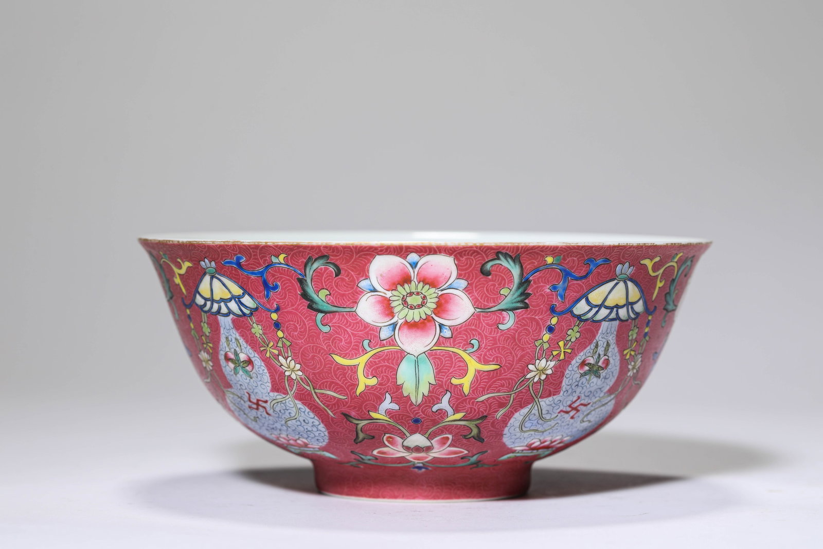 A ROUGE-GROUND FAMILLE-ROSE ‘FLORAL’ BOWL - 2
