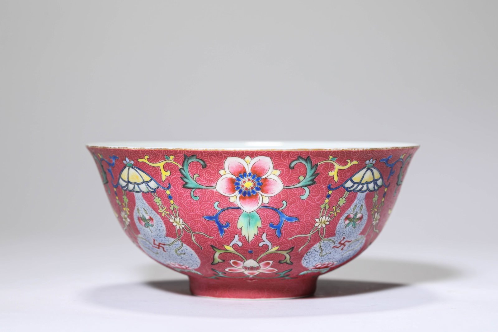 A ROUGE-GROUND FAMILLE-ROSE ‘FLORAL’ BOWL - 3
