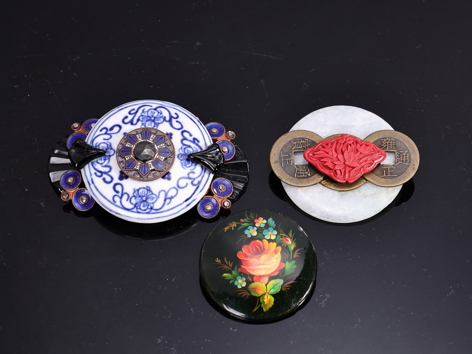 Collection Of Assorted Materials Elements Brooches - 2