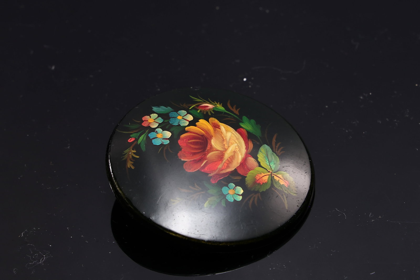 Collection Of Assorted Materials Elements Brooches - 5