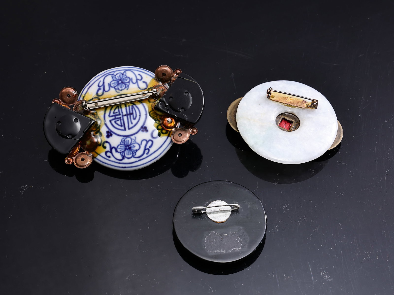 Collection Of Assorted Materials Elements Brooches - 6