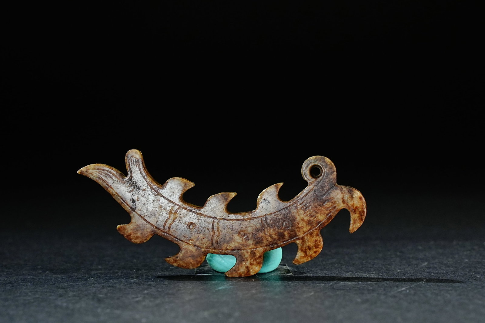Jade Carved Bird Shape Bi: Jade Carved Bird Shape Bi (5.3 x 1.5 x 0.4cm)