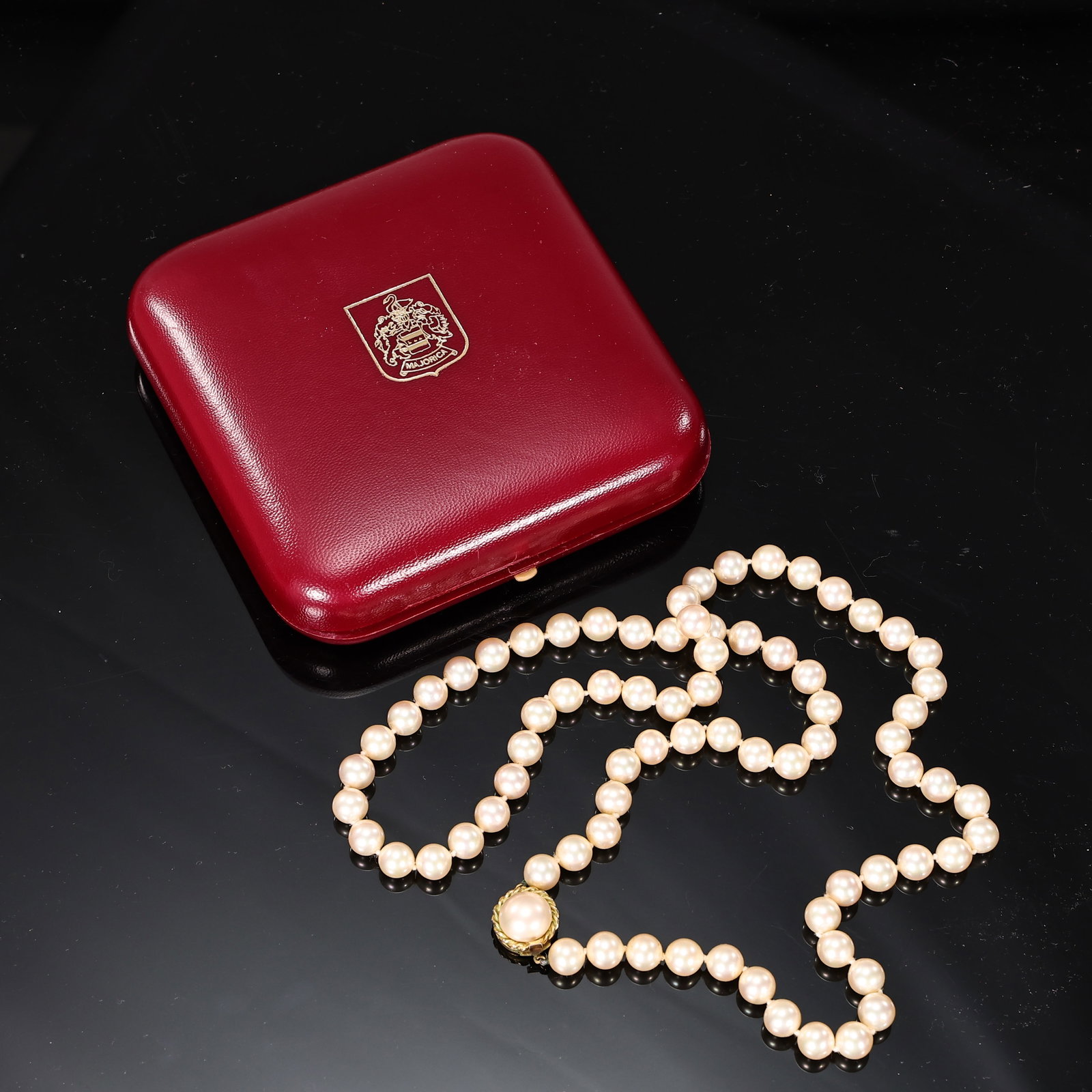Majorica 7mm Pearl Necklace Gold Filled Clasp With Box: Majorica 7mm Pearl Necklace Gold Filled Clasp With Box (35 x 0.7 cm Total Length 70 cm)