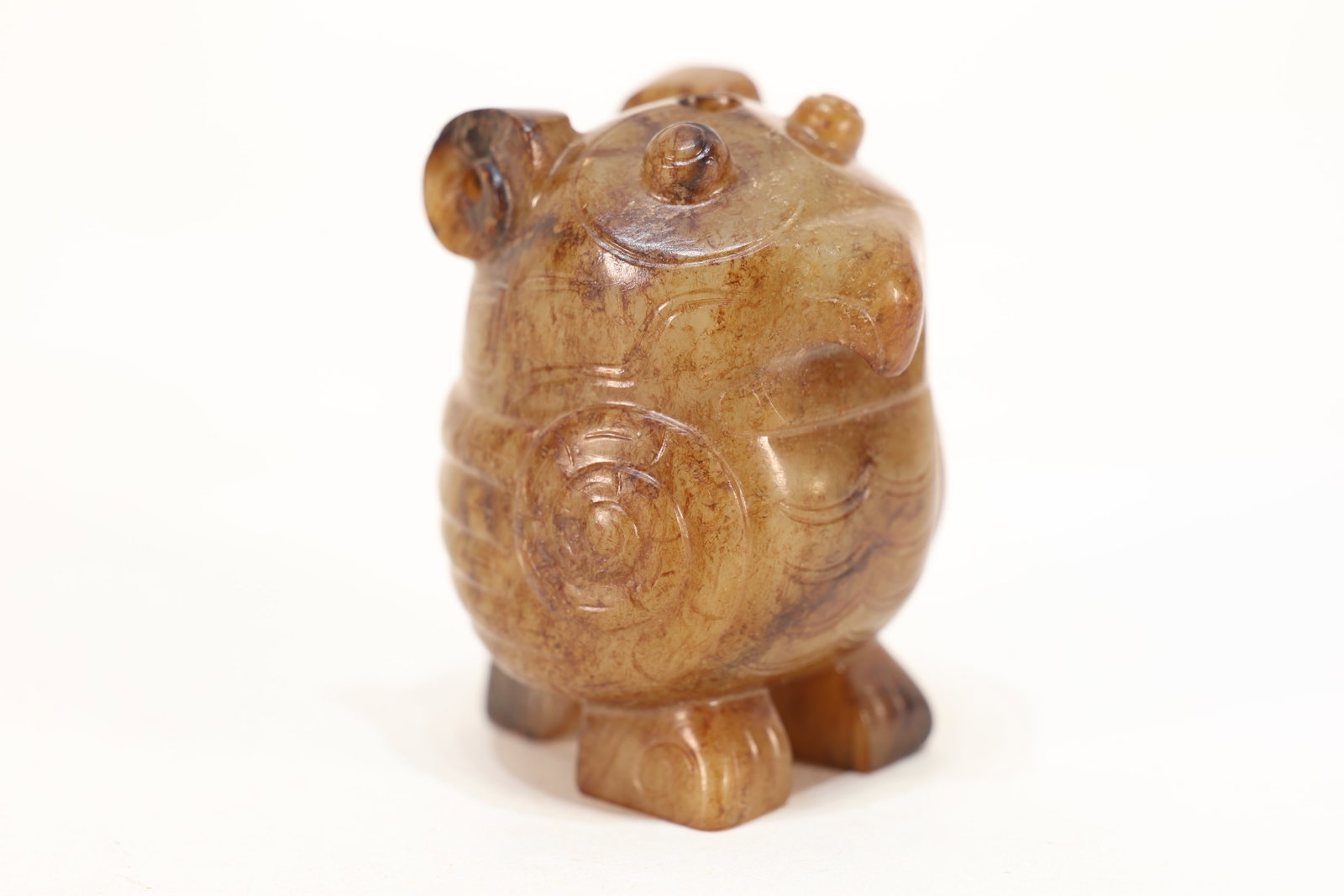 Jade Carved Beast Face Pattern Bird Shape Ornament: Jade Carved Beast Face Pattern Bird Shape Ornament (5 x 4 x 3cm)
