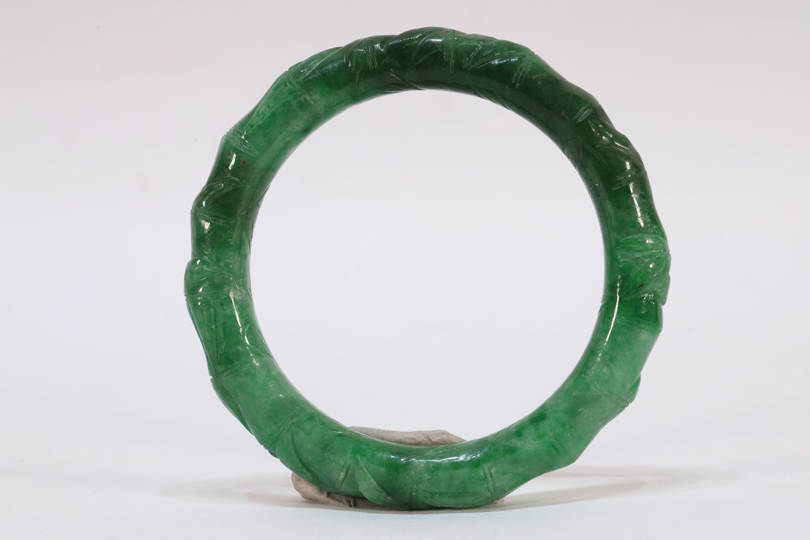 Jadeite Carved Bamboo Pattern Bangle: Jadeite Carved Bamboo Pattern Bangle (8.4 x 1.2cm)