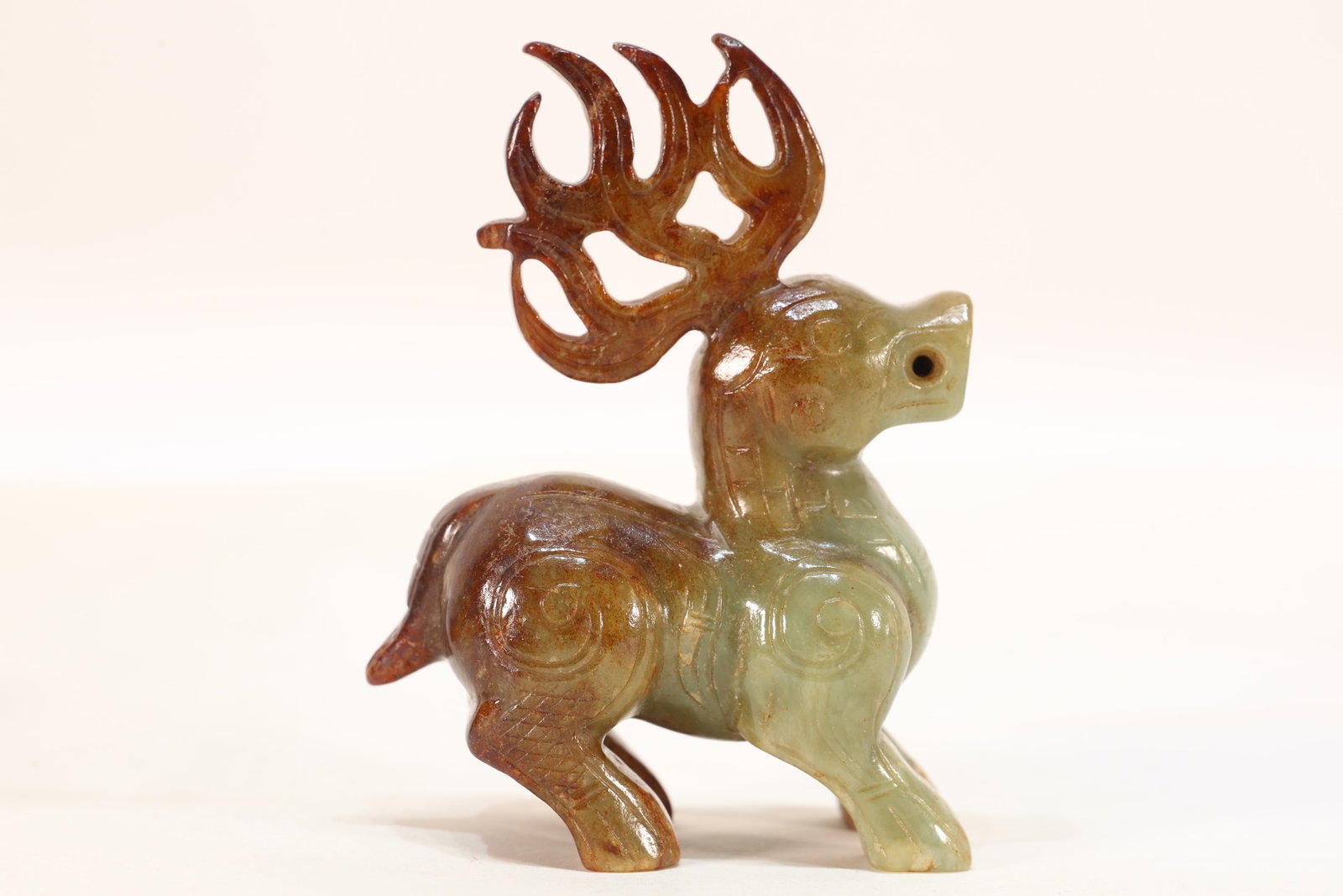 Jade Carved Beast Face Pattern Deer Shape Ornament: Jade Carved Beast Face Pattern Deer Shape Ornament (7 x 9.3 x 3.5cm)