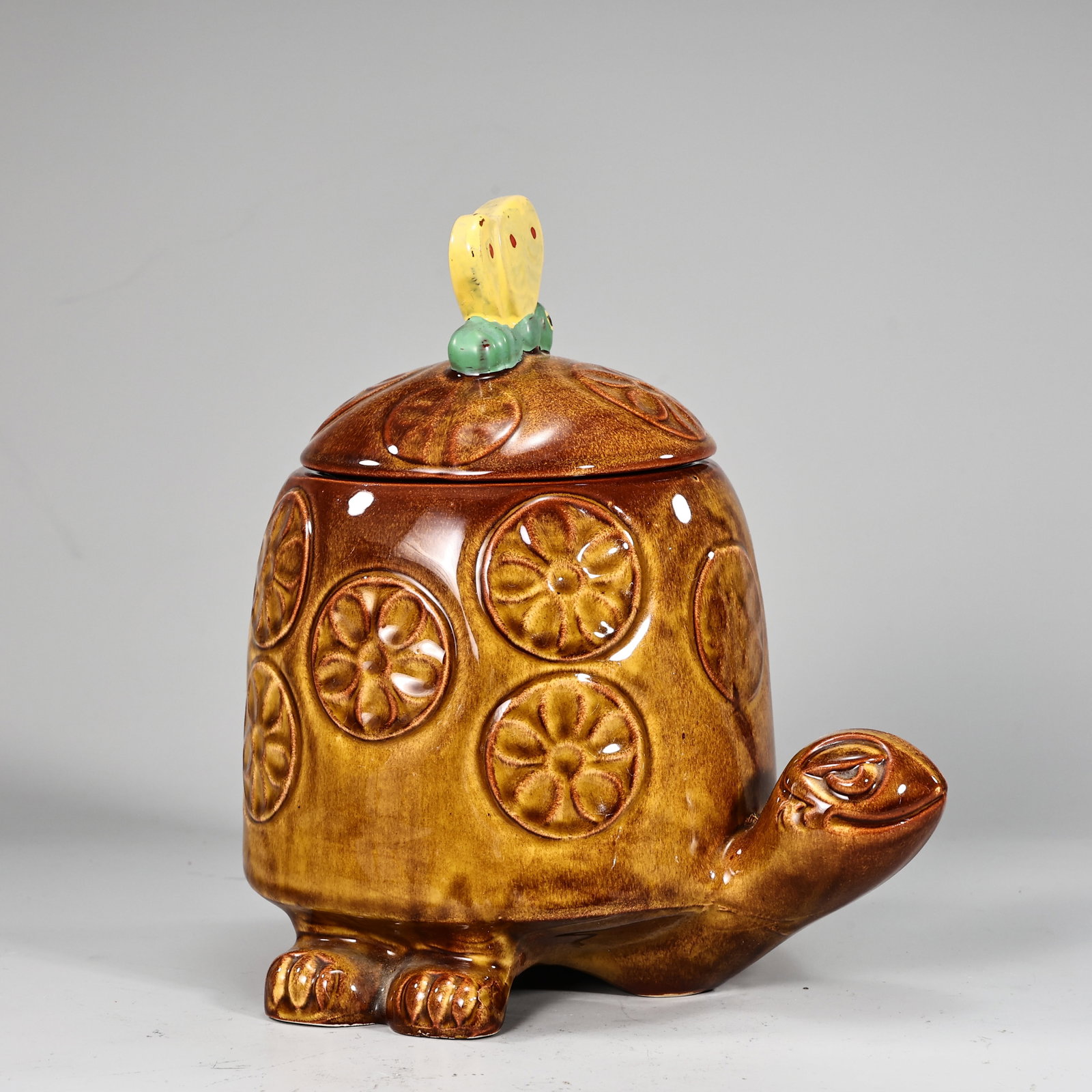 McCoy Ceramic Tommy Turtle Cookie Jar with Butterfly Lid 1950 (1 of 7)
