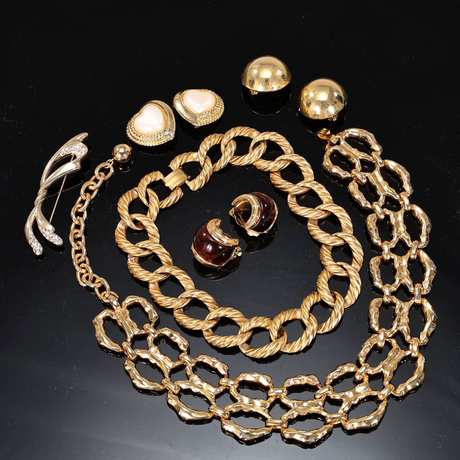 Group Of Vintage 80s Gold Tone Jewelry (1 of 7)