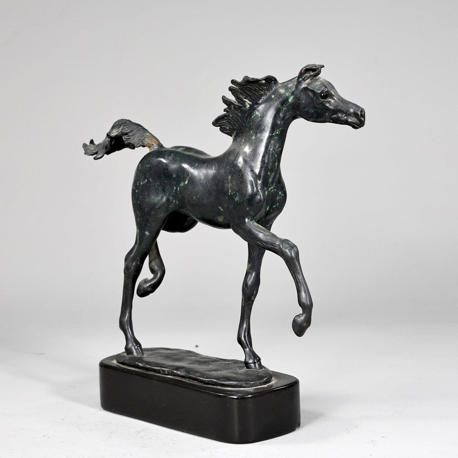Bronze Horse Sculpture By Artist Nancy Jo Rieke 1988 9/50: Bronze Horse Sculpture By Artist Nancy Jo Rieke 1988 9/50 (23.5 x 21 x 6 cm)