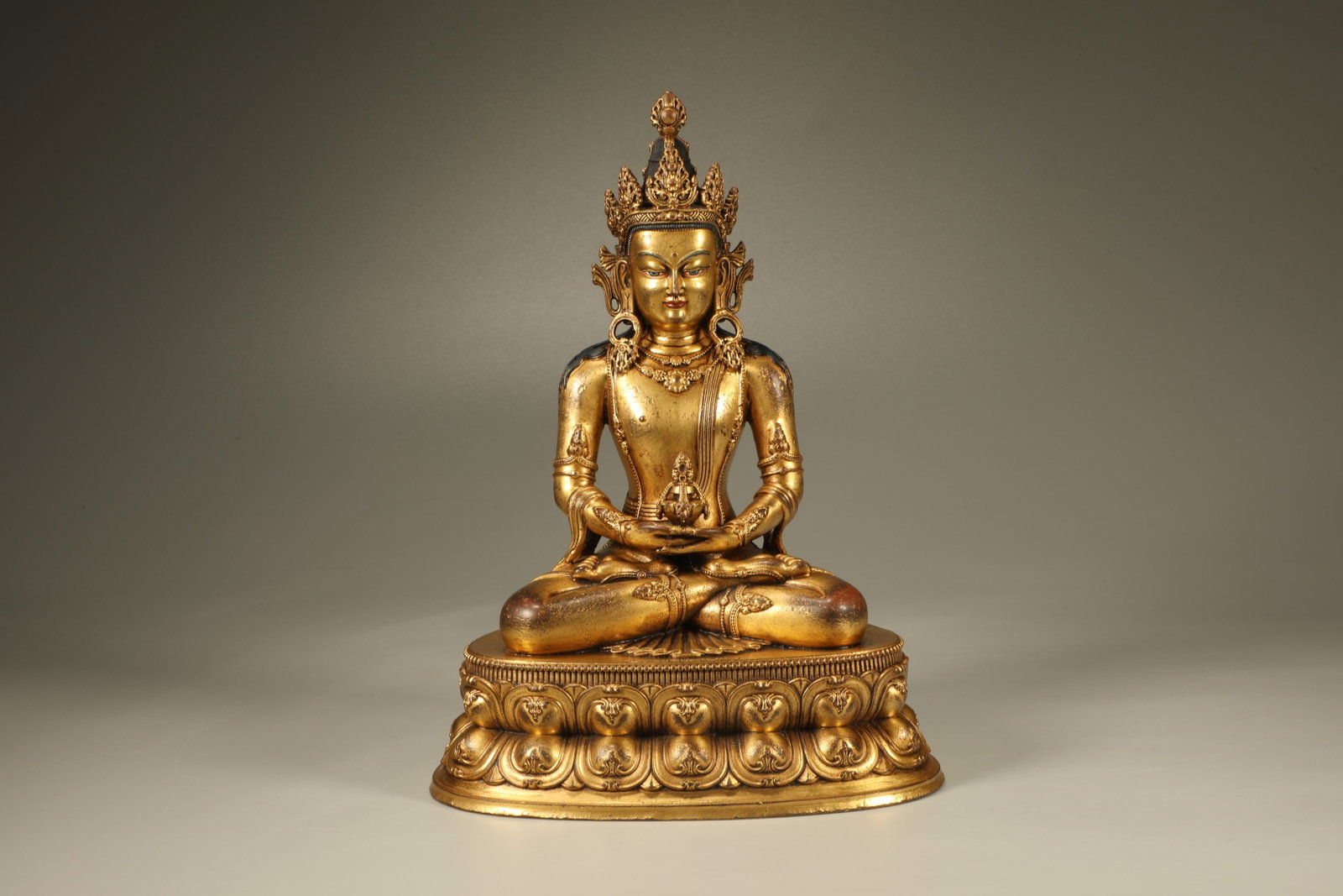 Gilt Bronze Infinite Life Buddha Figure: Gilt Bronze Infinite Life Buddha Figure (21 x 15 x 11cm)