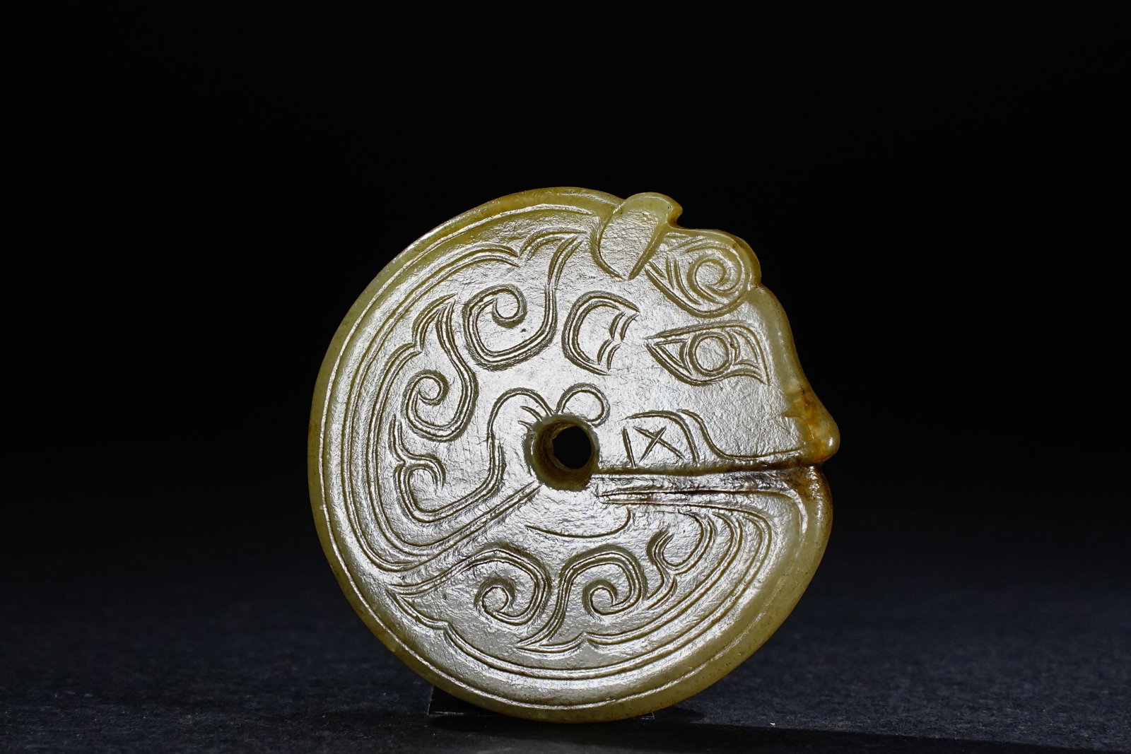 Jade Carved Dragon Pattern Ornament: Jade Carved Dragon Pattern Ornament (4.1 x 0.6cm)