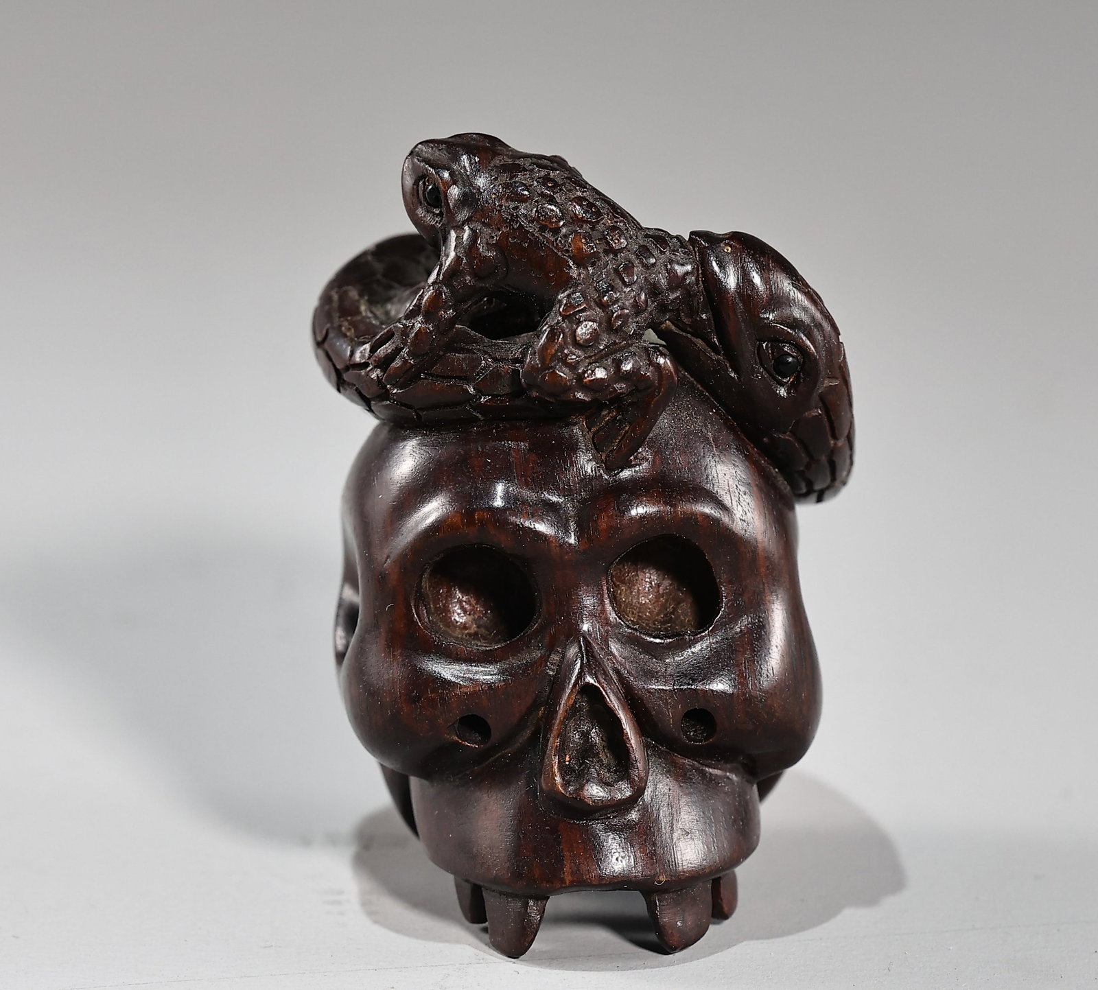 Wood Carved Skull And Snake Figurine Netsuke (1 of 8)