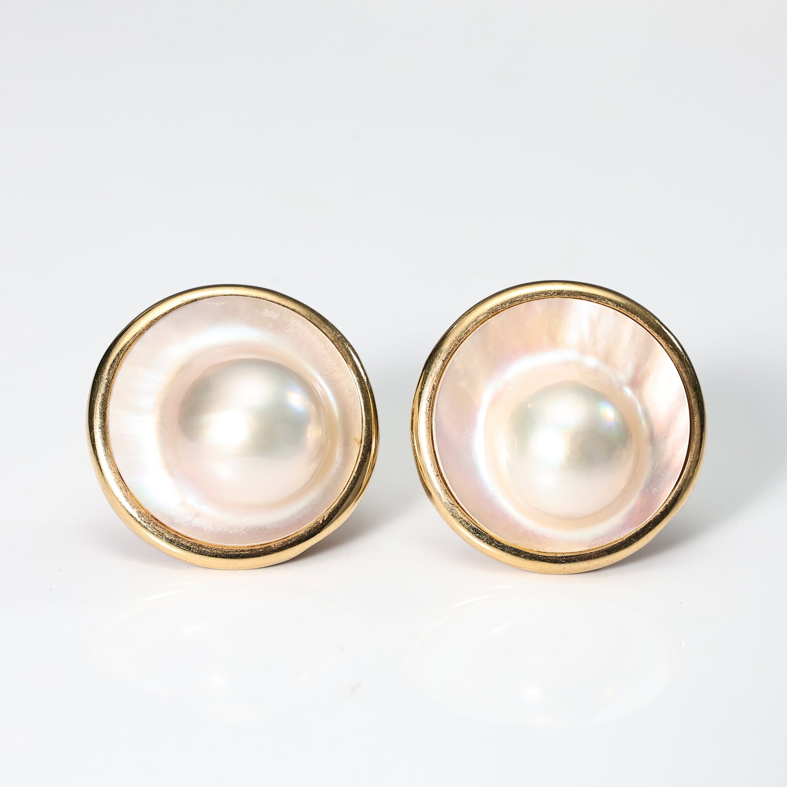 14k Yellow Gold (585) Blister Mabé Pearl Clip-on Earrings (1 of 7)