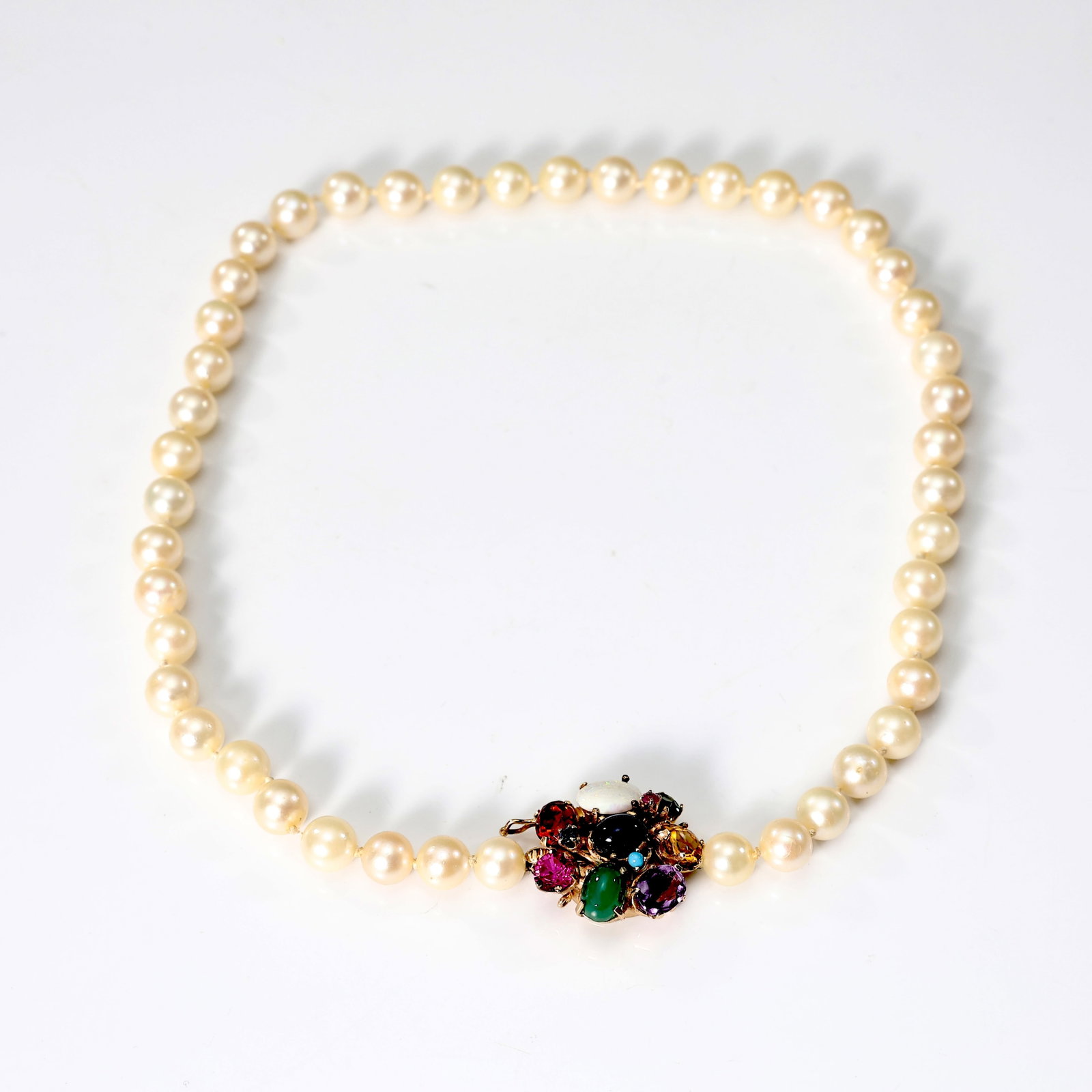 Freshwater Cultured Pearl Necklace With14k Yellow Gold Gemstone Clasp: Freshwater Cultured Pearl Necklace With14k Yellow Gold Gemstone Clasp (21.5 x 0.7 cm, Length 43 cm)Condition: Pearls are loose due to broken string, Necklace needs restringing