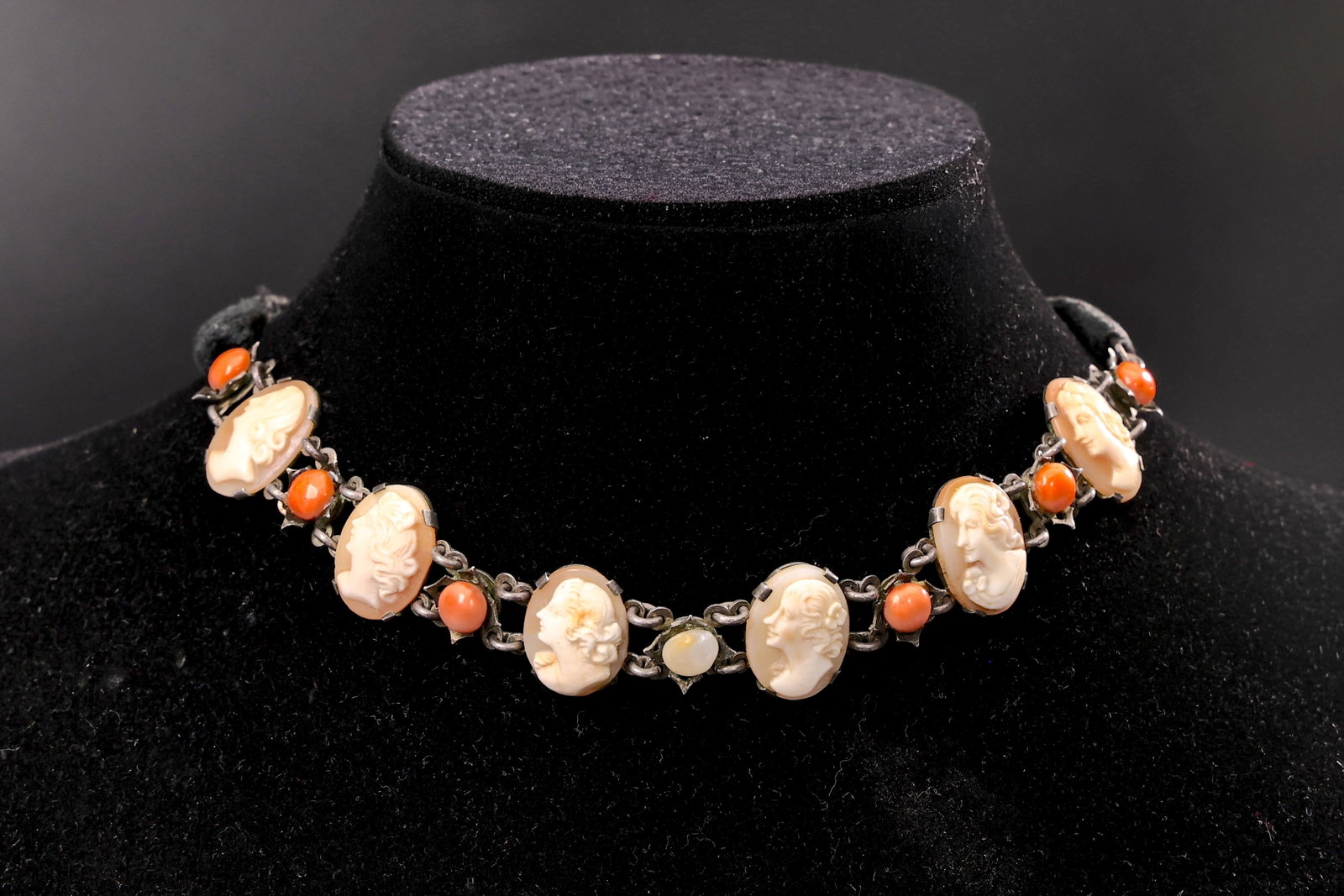 Victorian Coral Carved Cameo Velvet 800 Silver Choker Necklace: Victorian Coral Carved Cameo Velvet 800 Silver Choker Necklace (16 x 1.5 cm, Length 60cm)