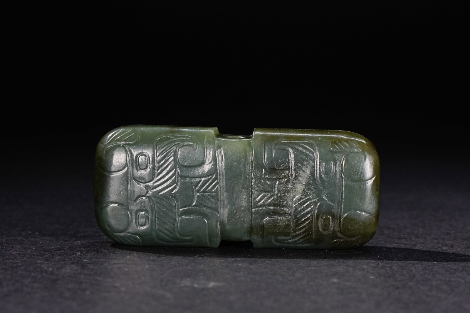 Jade Carved Beast Face Pattern Ornament: Jade Carved Beast Face Pattern Ornament (5.3 x 2.2 x 1cm)