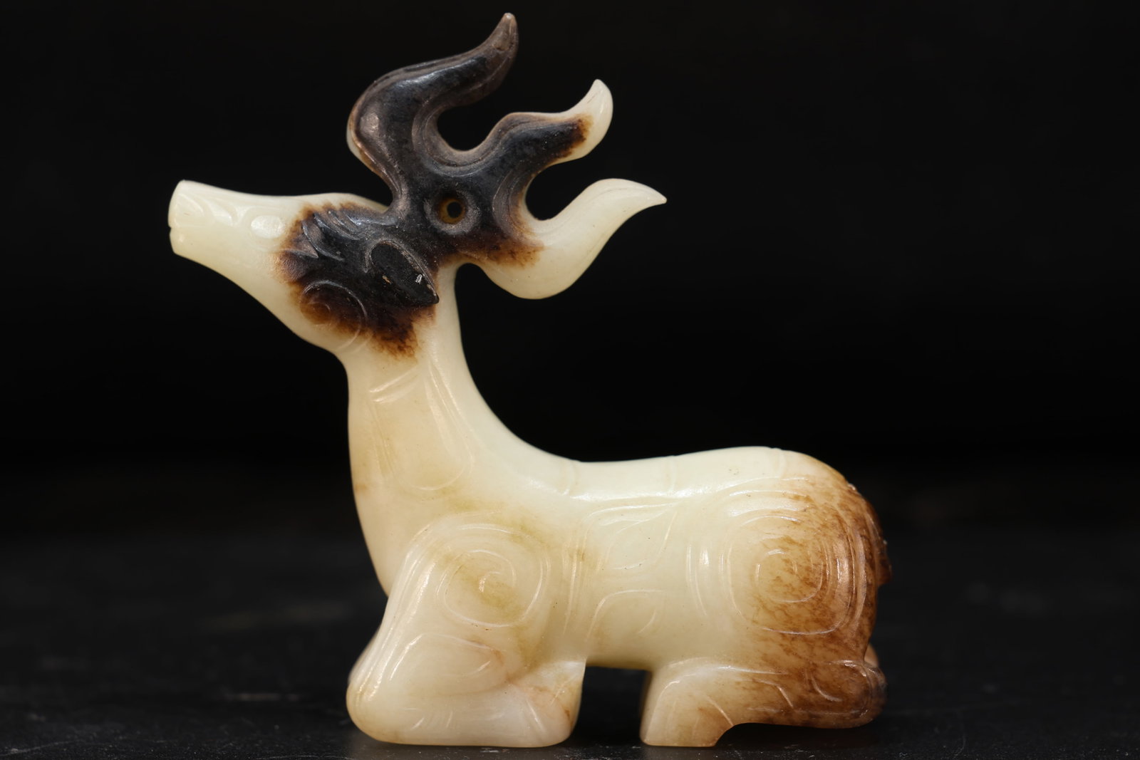 Jade Carved Beast Face Pattern Deer Shape Ornament: Jade Carved Beast Face Pattern Deer Shape Ornament (6.3 x 6 x 1.5cm)