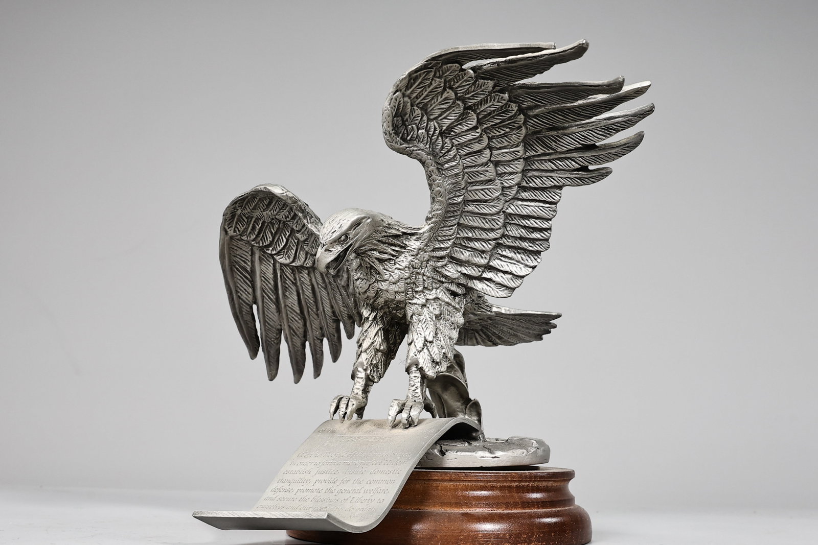The American Eagle Sculpture By Frank Gasparro 1987 741/5000: The American Eagle Sculpture By Frank Gasparro 1987 741/5000 (21 x 16 x 15 cm)