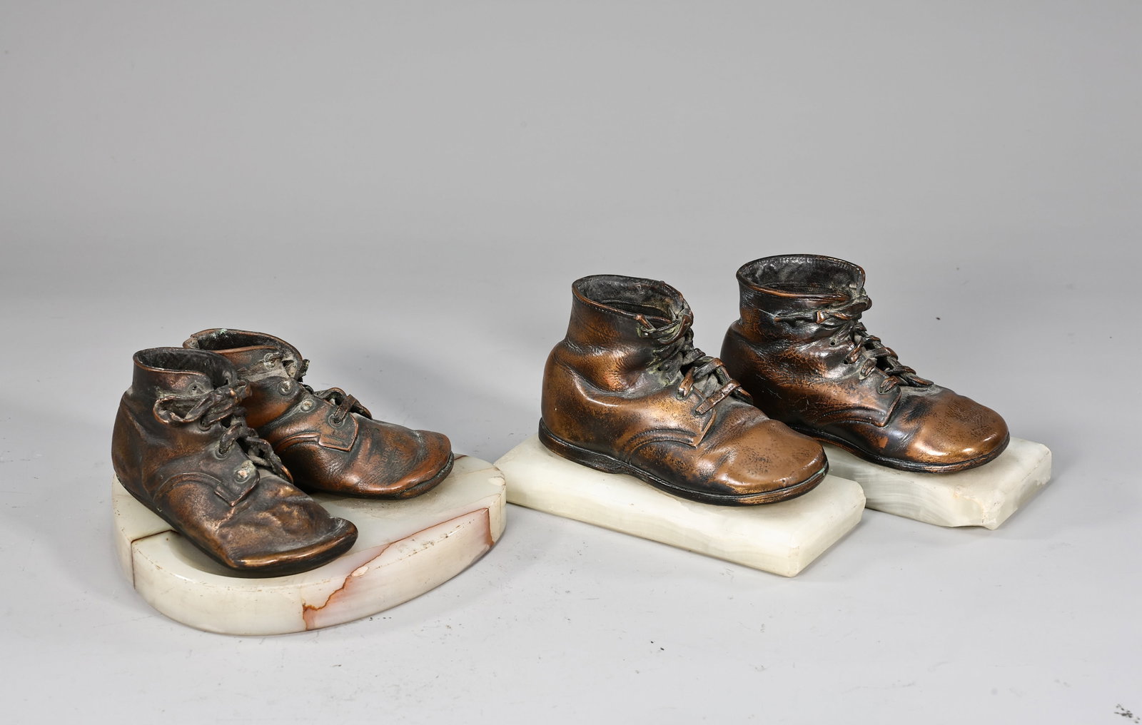 Four Baby Bronze Shoes On A Marble Stand Ashtray And Bookend: Four Baby Bronze Shoes On A Marble Stand Ashtray And Bookend (17 x 15 x 9 cm, 16 x 6.5 x 9 cm, 13 x 5.5 x 6 cm)