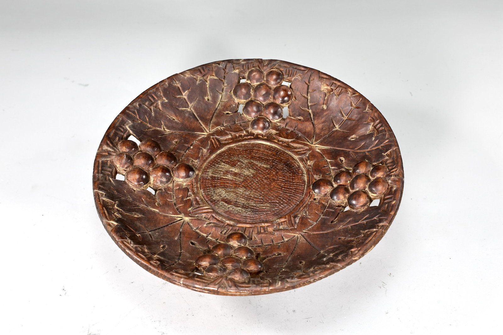 Reuge Edelweiss Black Forest Hand Carved Musical Fruit Dish (1 of 7)
