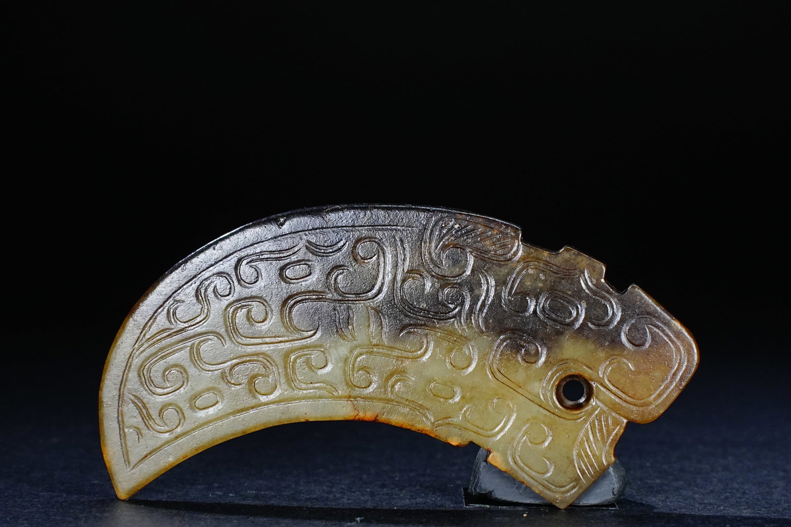 Jade Carved Dragon Pattern Ornament: Jade Carved Dragon Pattern Ornament (7 x 2.6 x 0.3cm)