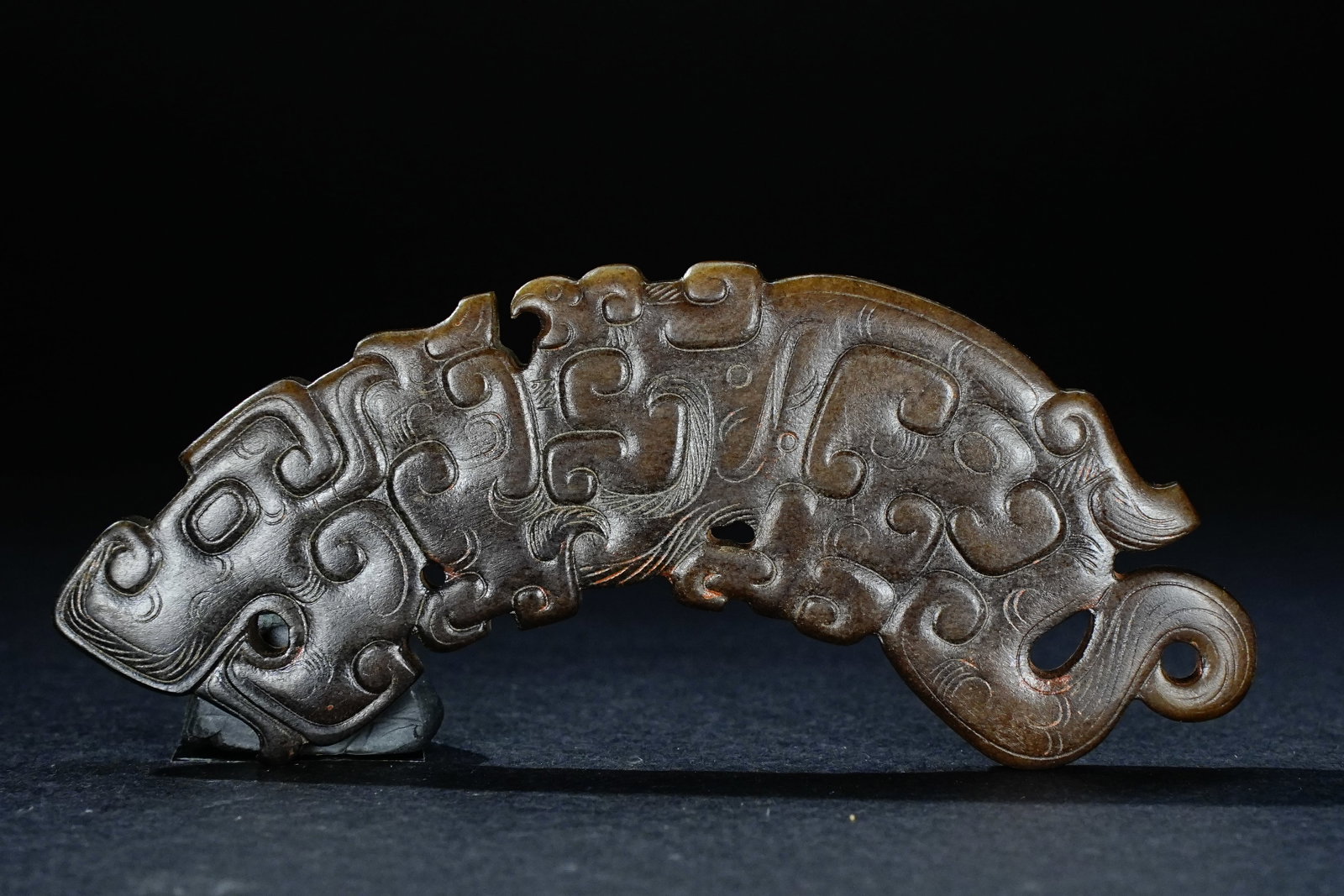 Jade Carved Dragon Pattern Dragon Shape Huang: Jade Carved Dragon Pattern Dragon Shape Huang (8.3 x 2.6 x 0.4cm)
