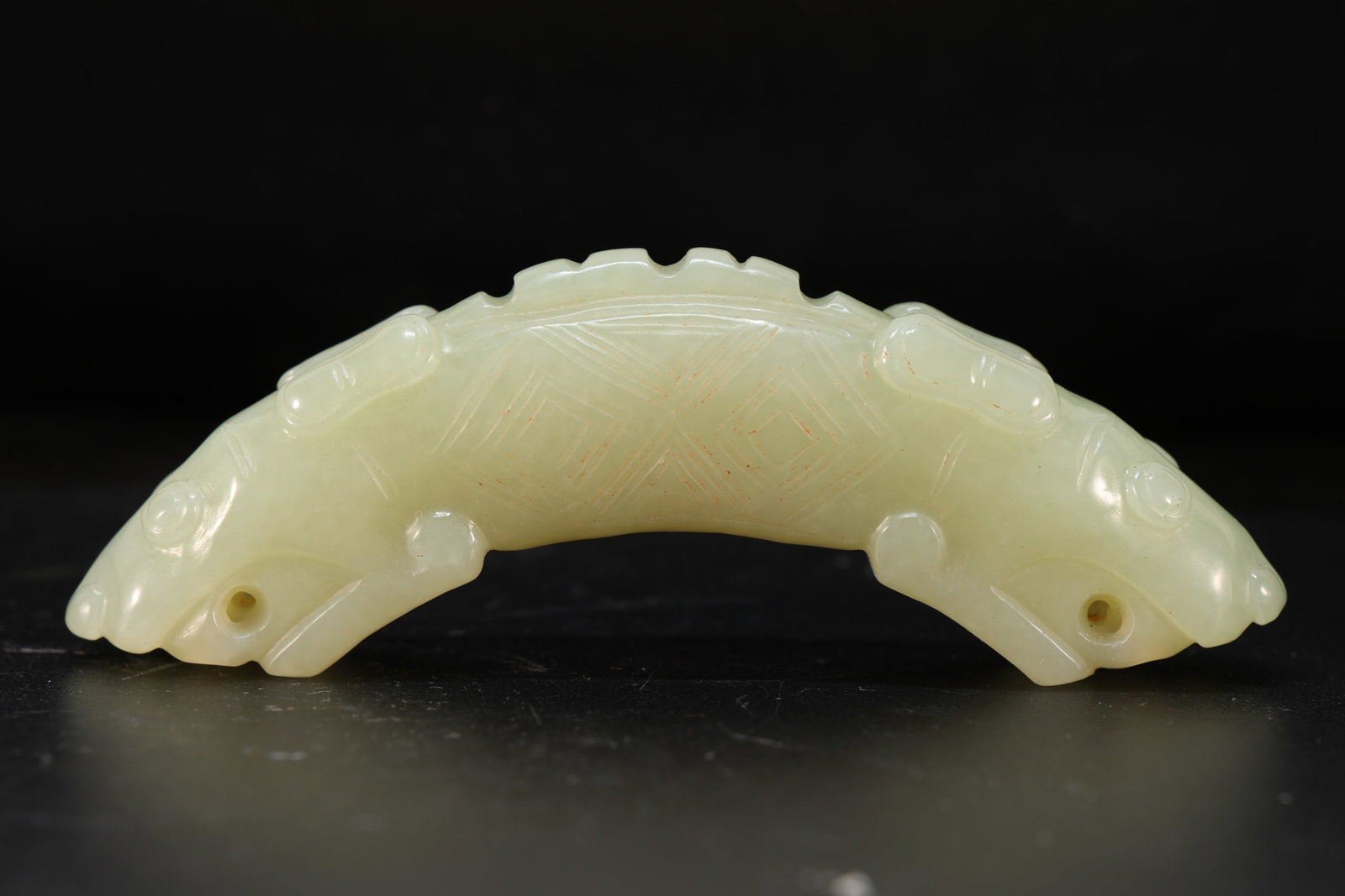 Jade Carved Dragon Pattern Huang: Jade Carved Dragon Pattern Huang (10 x 3.5 x 1.5cm)