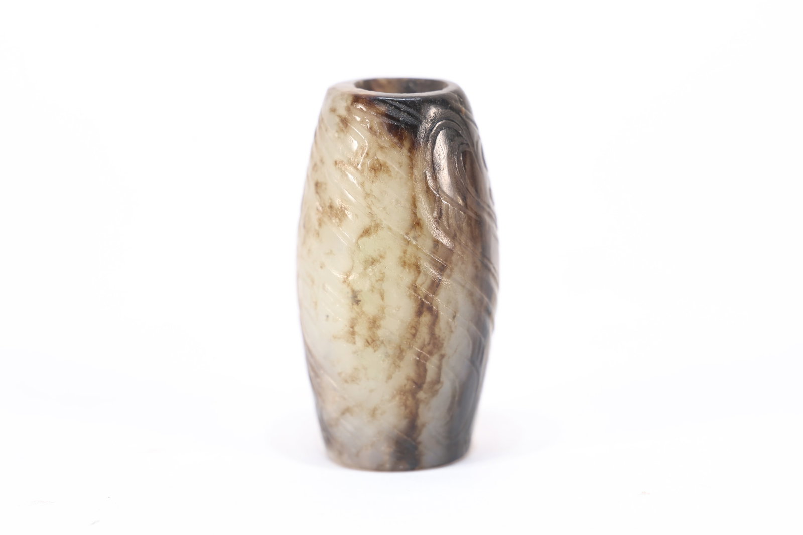 Jade Carved Cloud Pattern Bead: Jade Carved Cloud Pattern Bead (4 x 1.5cm)