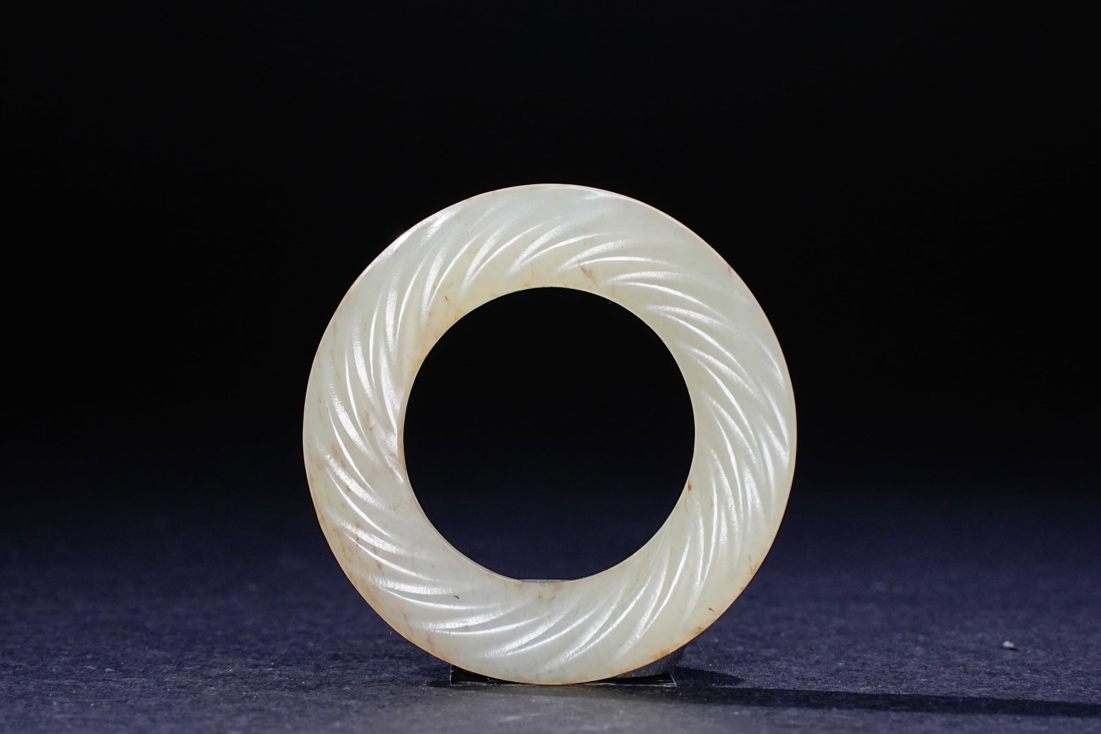 Jade Carved Cloud Pattern Ring: Jade Carved Cloud Pattern Ring (4 x 0.48cm)