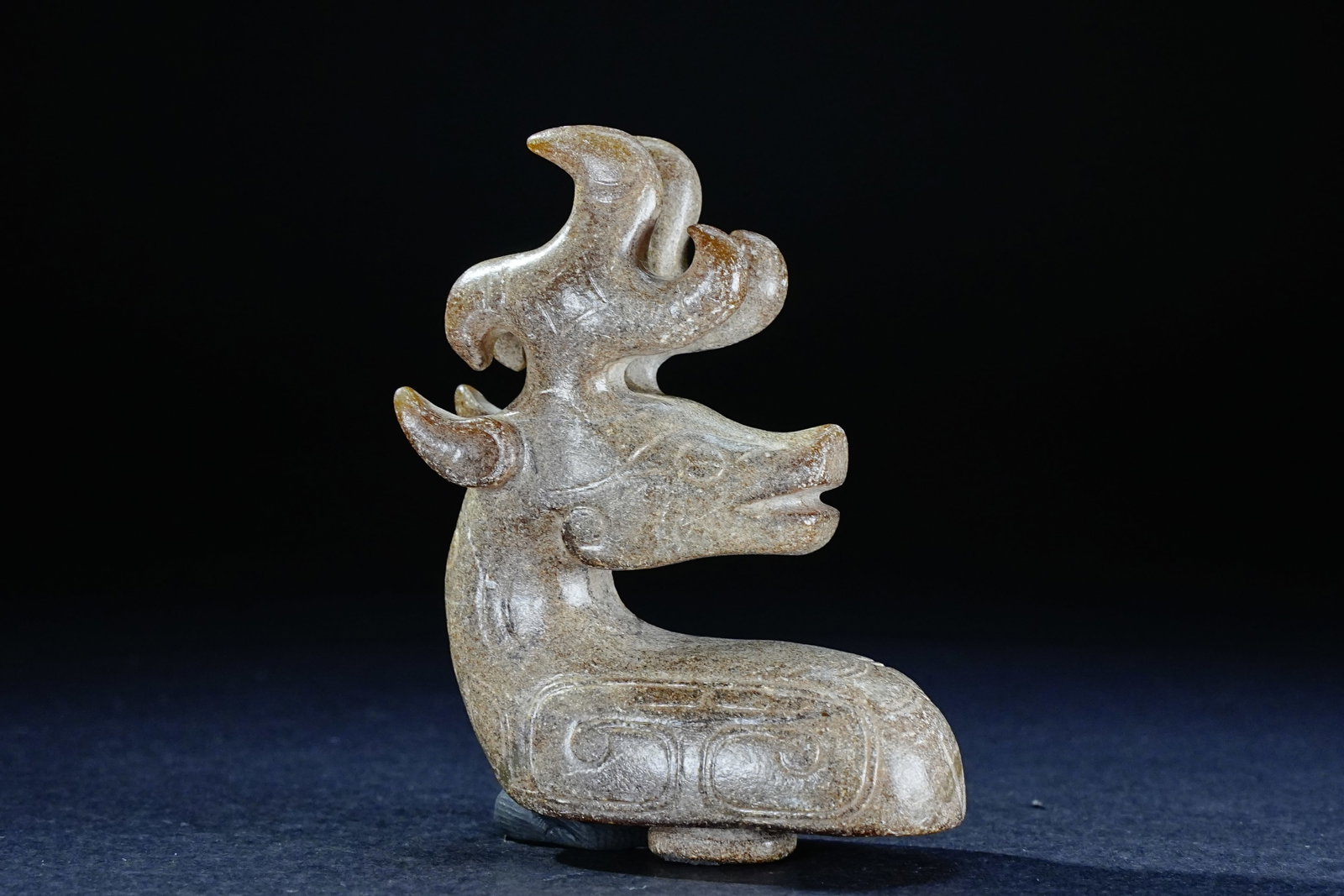 Jade Carved Deer Shape Belt Hook: Jade Carved Deer Shape Belt Hook (5.8 x 4.5 x 1.9cm)