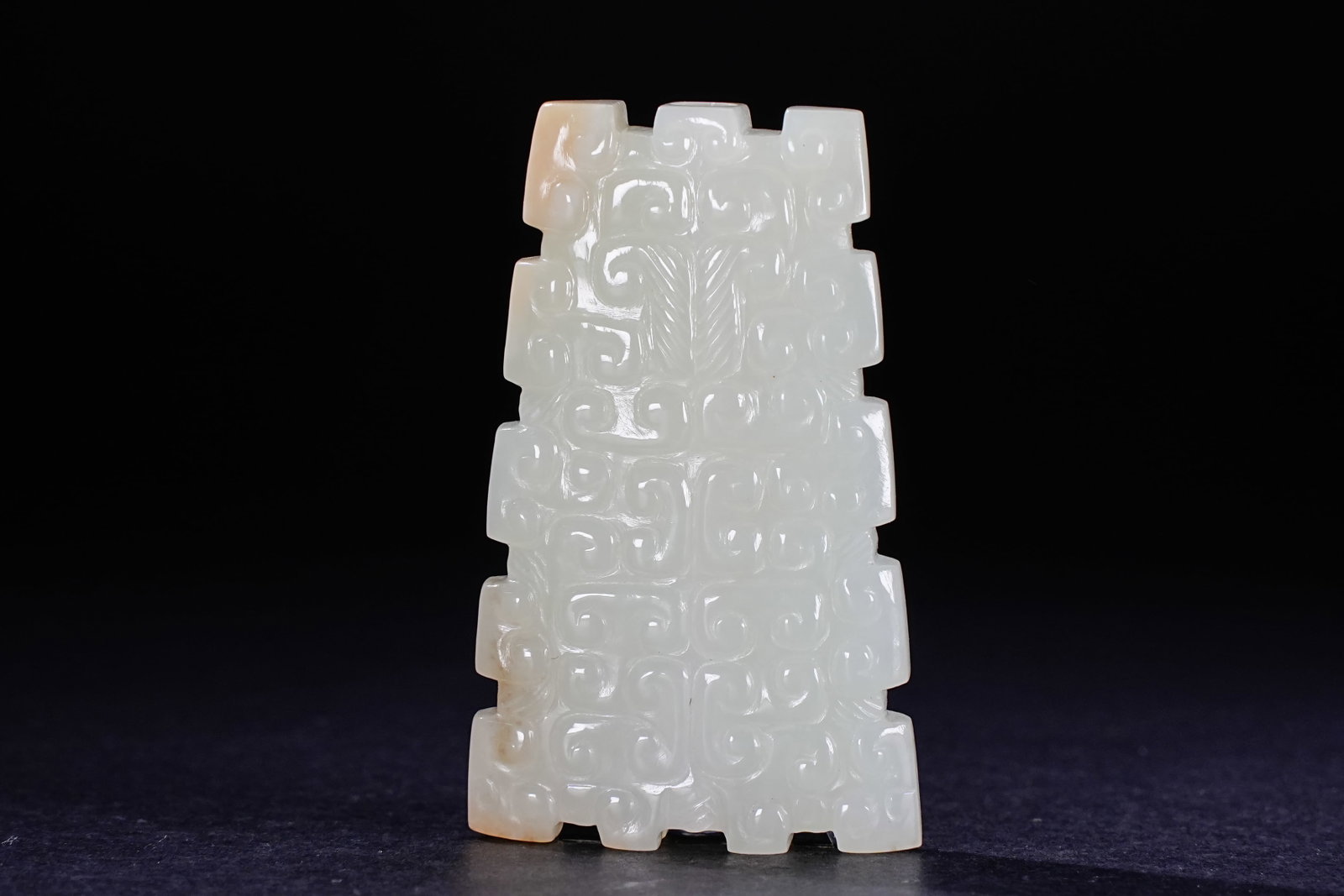 Jade Carved Dragon Pattern Ornament: Jade Carved Dragon Pattern Ornament (4.8 x 3.5 x 0.75cm)