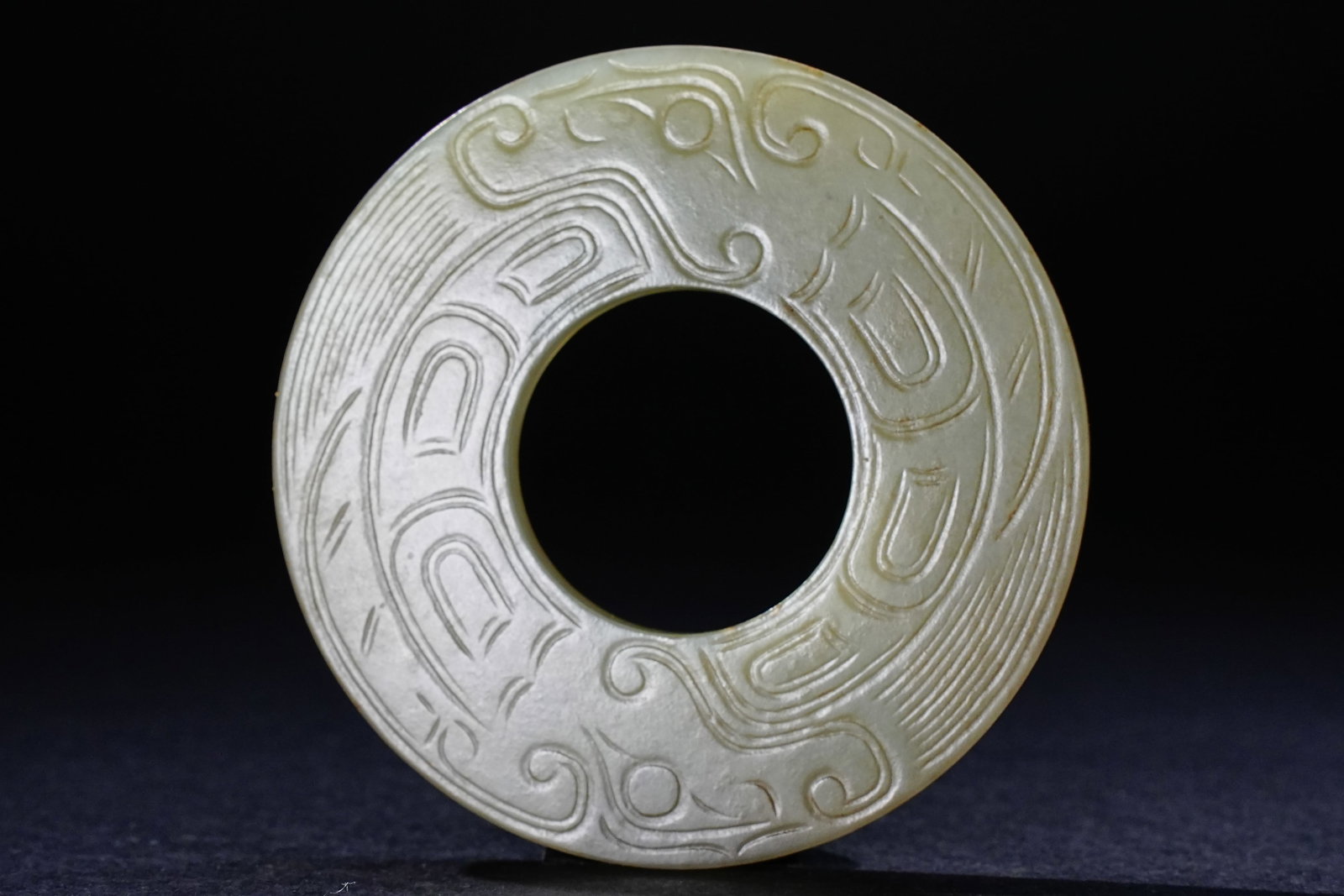 Jade Carved Dragon Pattern Ring: Jade Carved Dragon Pattern Ring (5.5 x 4.5cm)