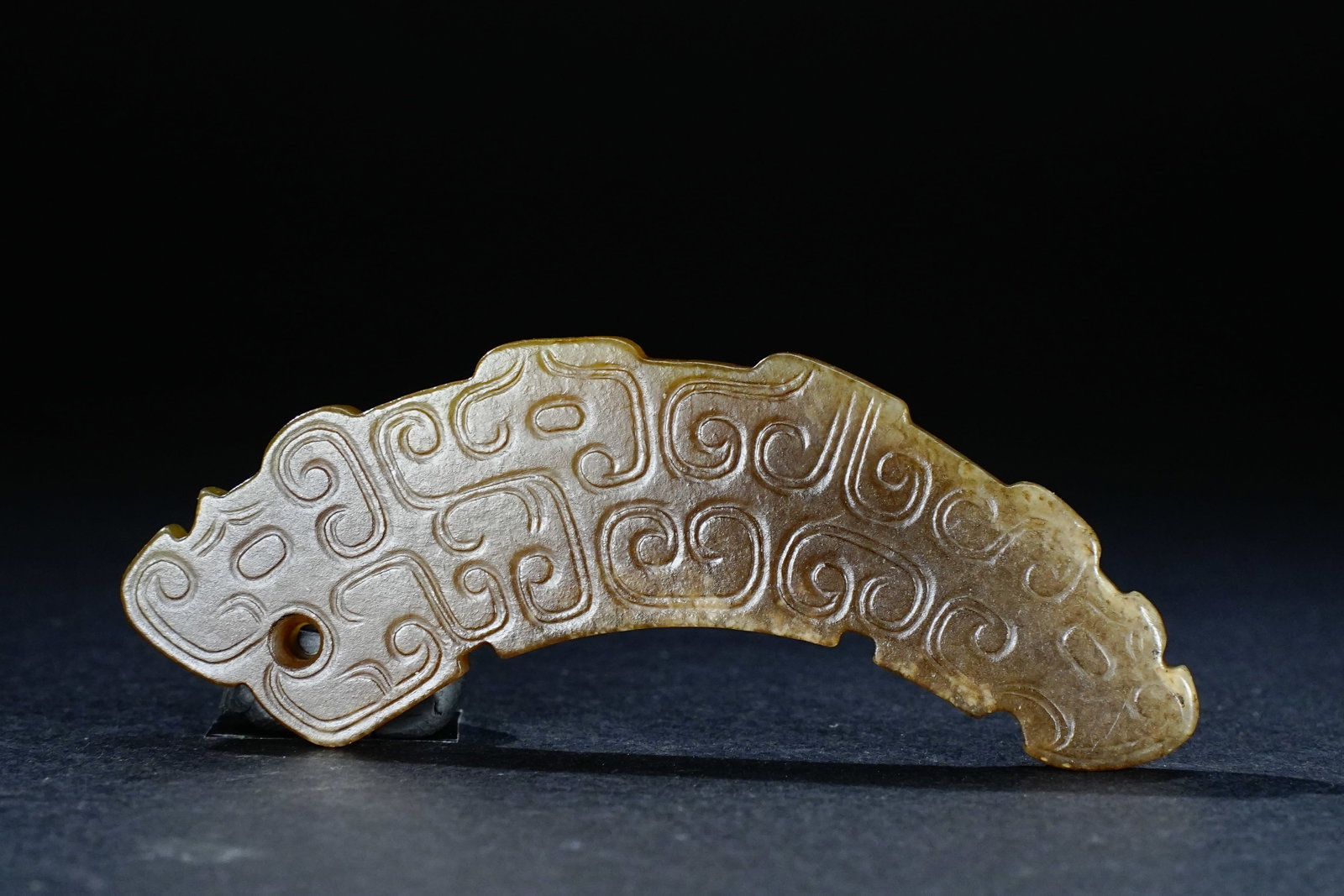 Jade Carved Dragon Pattern Huang (1 of 8)