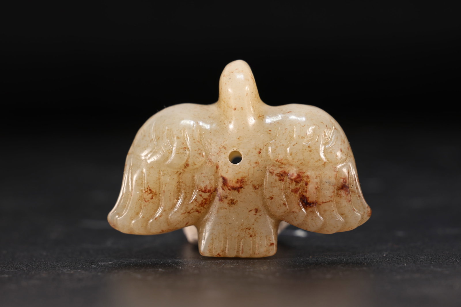 Jade Carved Bird Shape Ornament: Jade Carved Bird Shape Ornament (4.5 x 3.5 x 2cm)