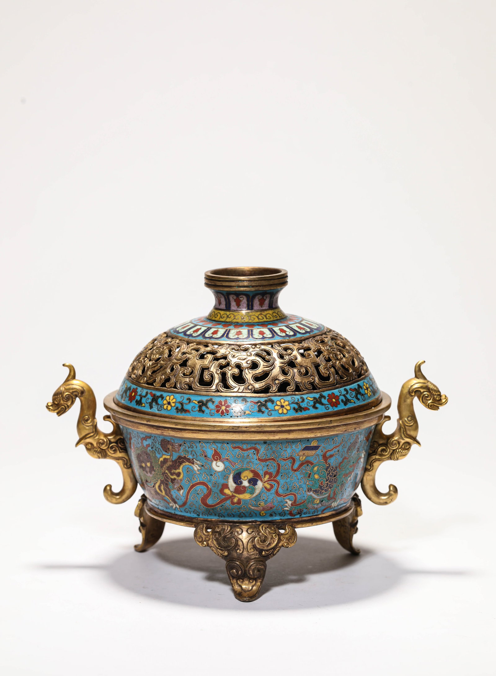 A Cloisonné Enamel ‘Lion Playing with a Ball’ Censer: A Cloisonné Enamel ‘Lion Playing with a Ball’ Censer Dimensions: Weight: 1638 g. Length: 22.7 cm x Width: 16.3 cm x Height: 16.8 cm. All measurements are approximate.