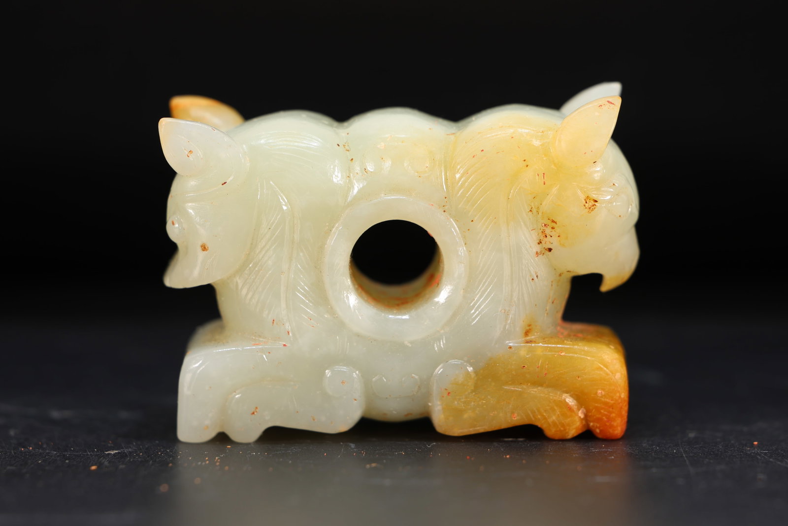 Jade Carved Beast Shape Ornament: Jade Carved Beast Shape Ornament (5 x 3.5 x 2cm)