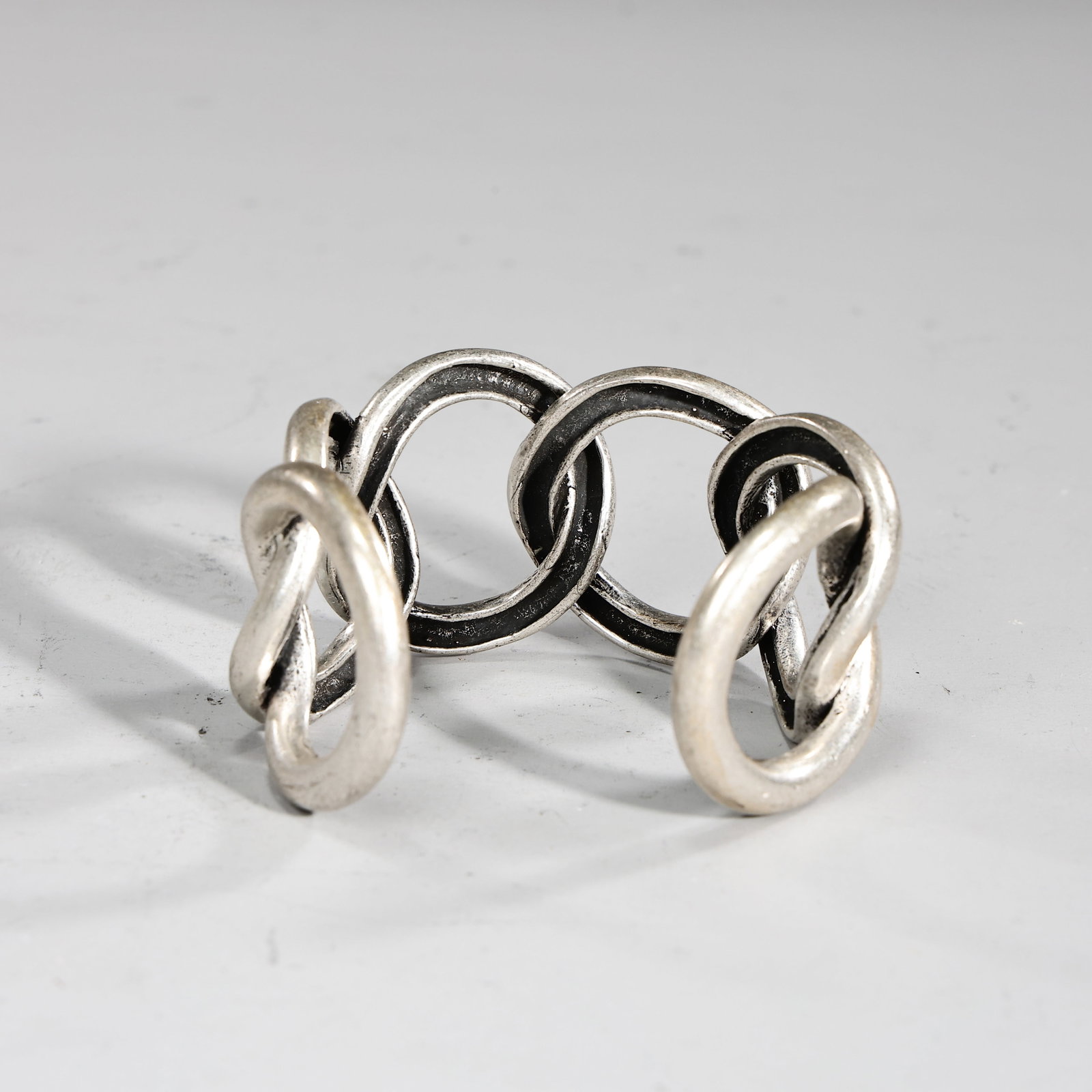 Silver Metal Interlocking Circle Cuff Bangle - 2