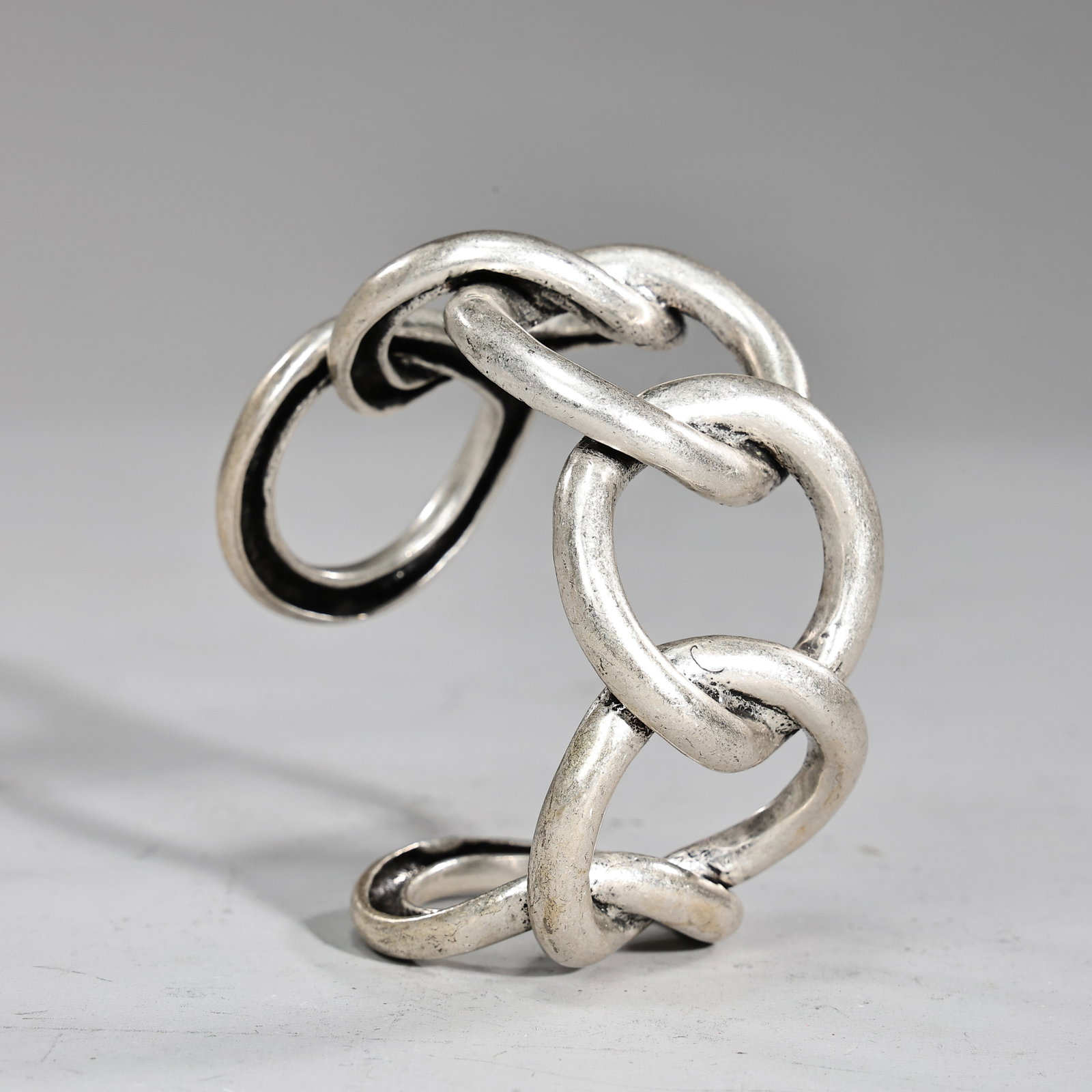 Silver Metal Interlocking Circle Cuff Bangle - 4