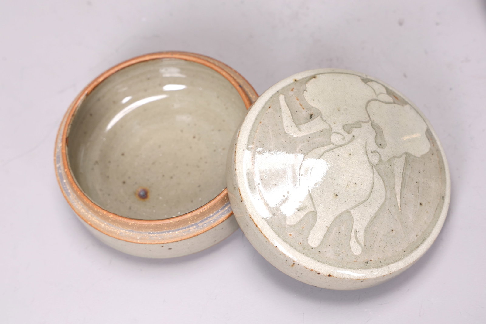 Three Table Items In different Materials - 5