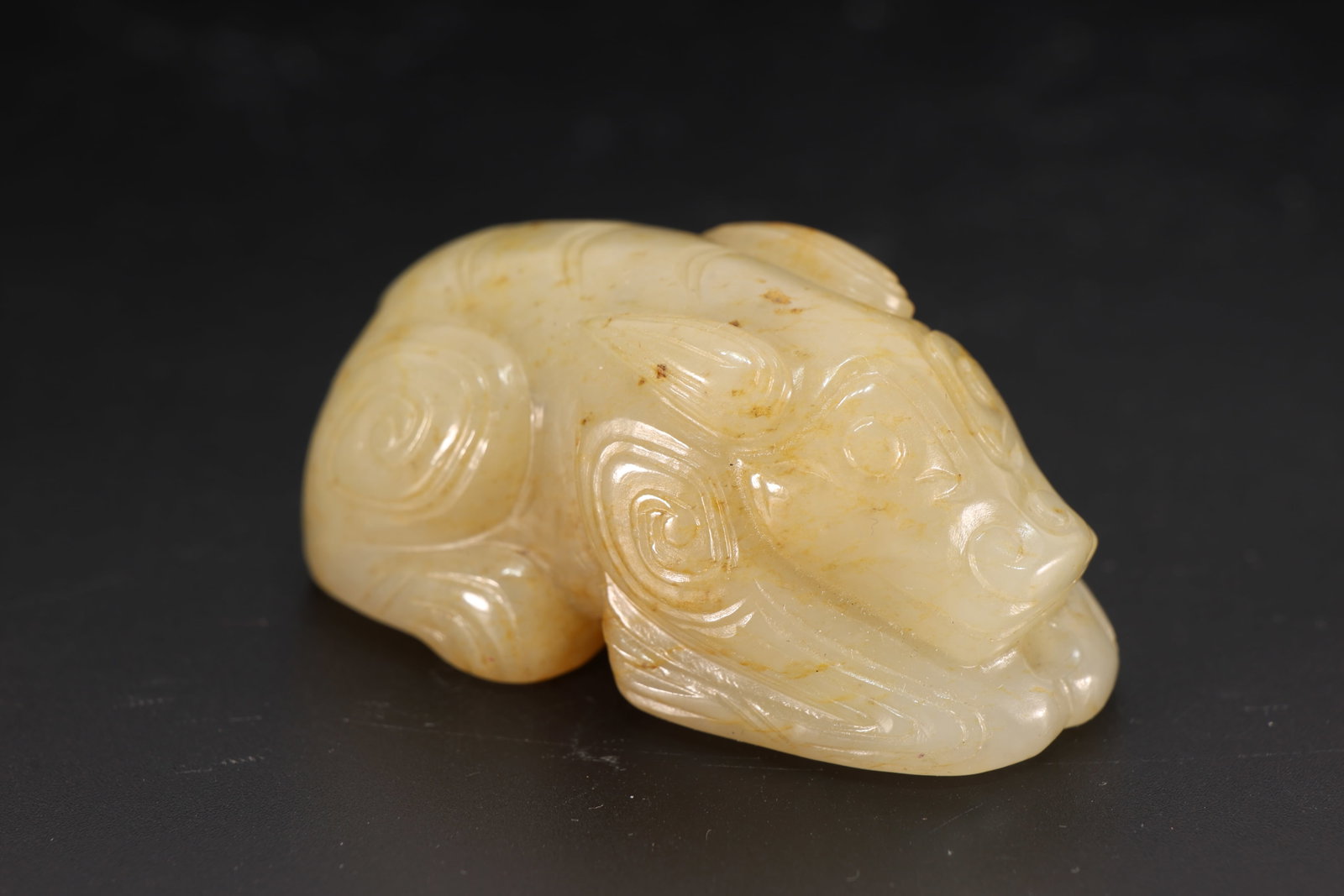 Jade Carved Beast Face Pattern Beast Shape Ornament: Jade Carved Beast Face Pattern Beast Shape Ornament (6 x 3.5 x 2.8cm)