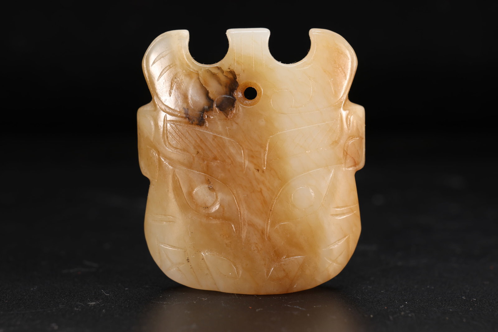 Jade Carved Beast Face Pattern Bi: Jade Carved Beast Face Pattern Bi (5 x 4.2 x 0.6cm)