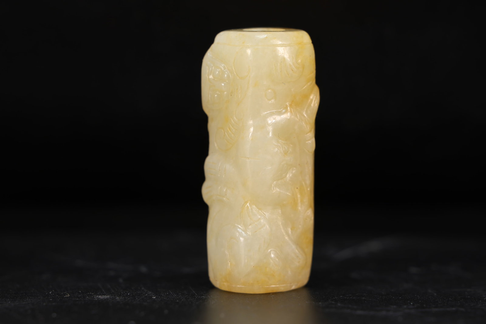 Jade Carved Chi Dragon Pattern Ornament: Jade Carved Chi Dragon Pattern Ornament (4.3 x 1.7 x 1.5cm)