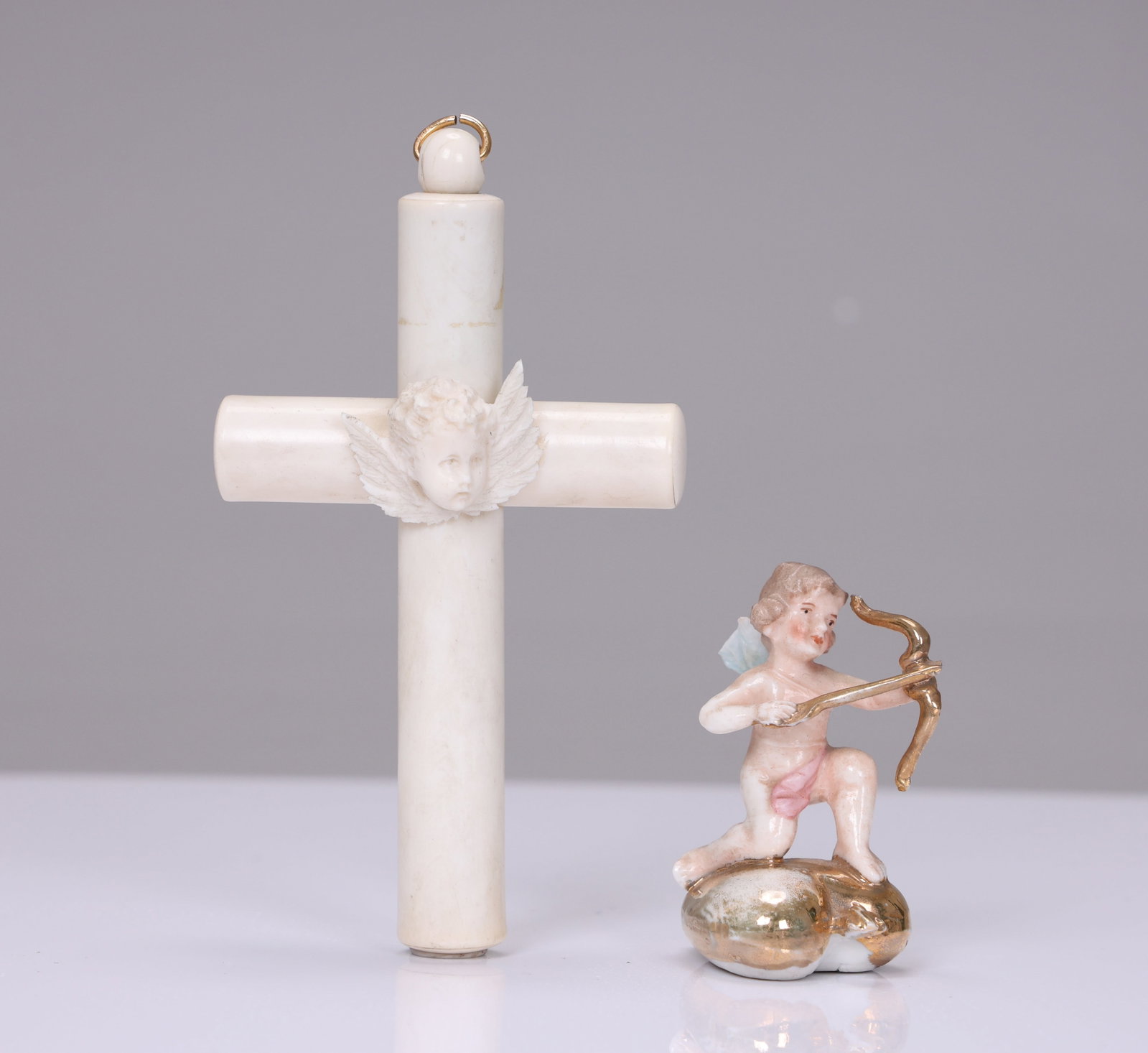 Meissen Porcelain Figurine of Cherub With Cherub Face Cross (1 of 7)