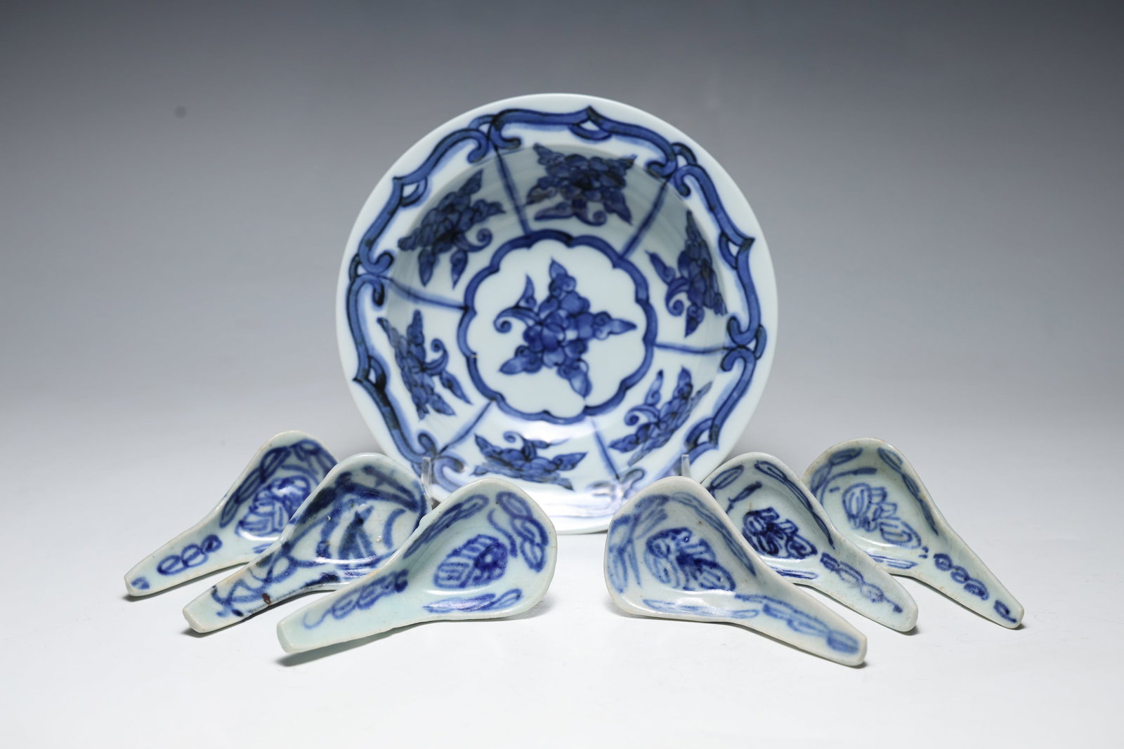 Chinese Blue And White Porcelain Bowl And Spoons: Chinese Blue And White Porcelain Bowl And Spoons (Bowl: 16 x 5.4 cm, Spoon: 9 x 1.5 x 4 cm)