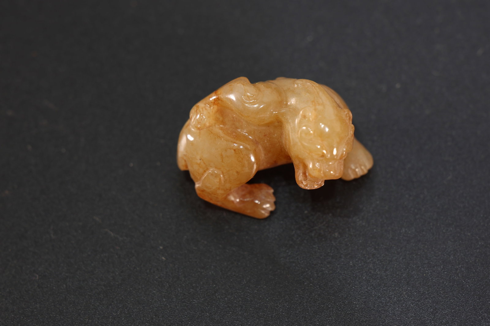 Jade Carved Beast Shape Ornament: Jade Carved Beast Shape Ornament (3 x 2.5cm)