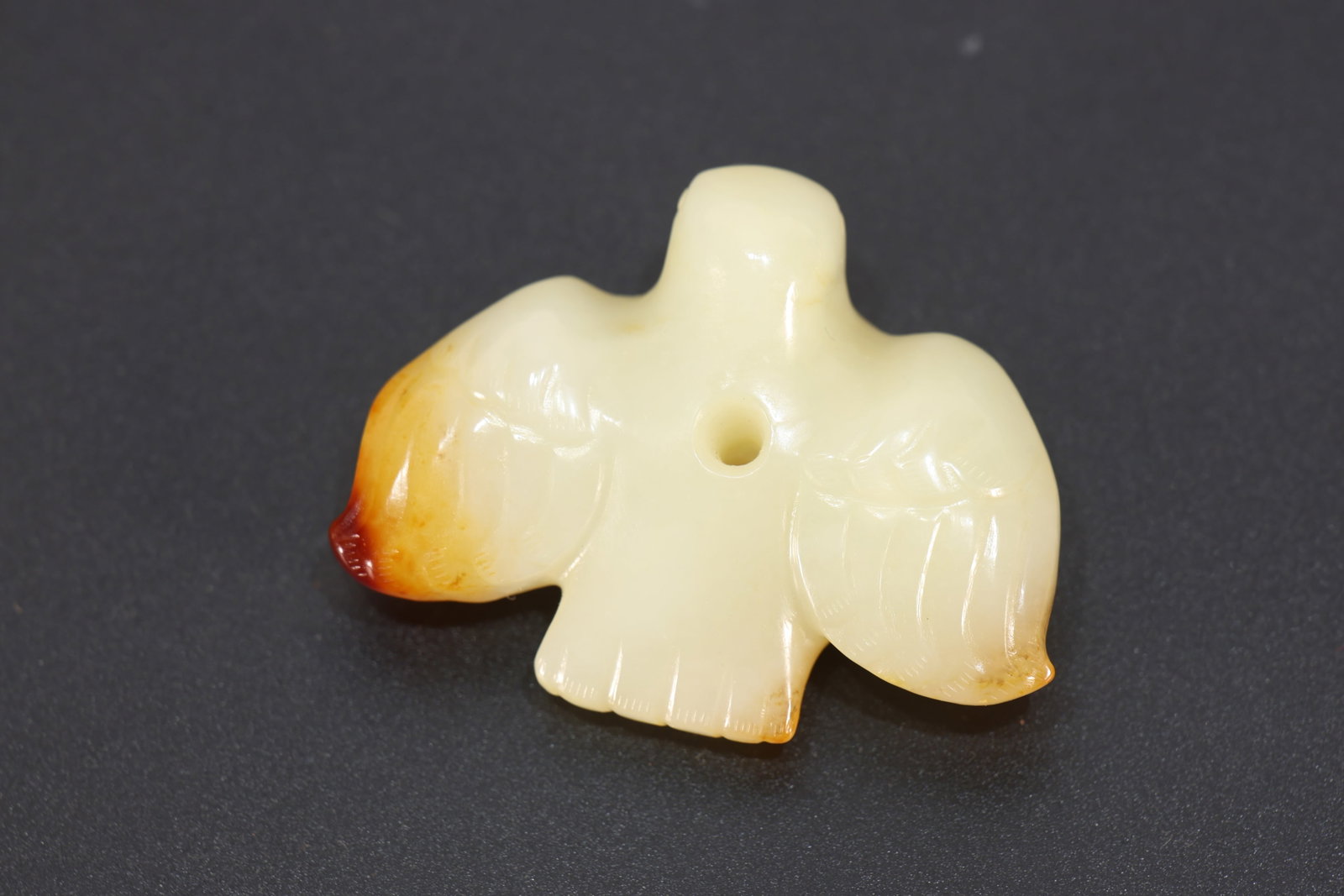 Jade Carved Bird Shape Ornament: Jade Carved Bird Shape Ornament (5 x 3.8 x 2cm)