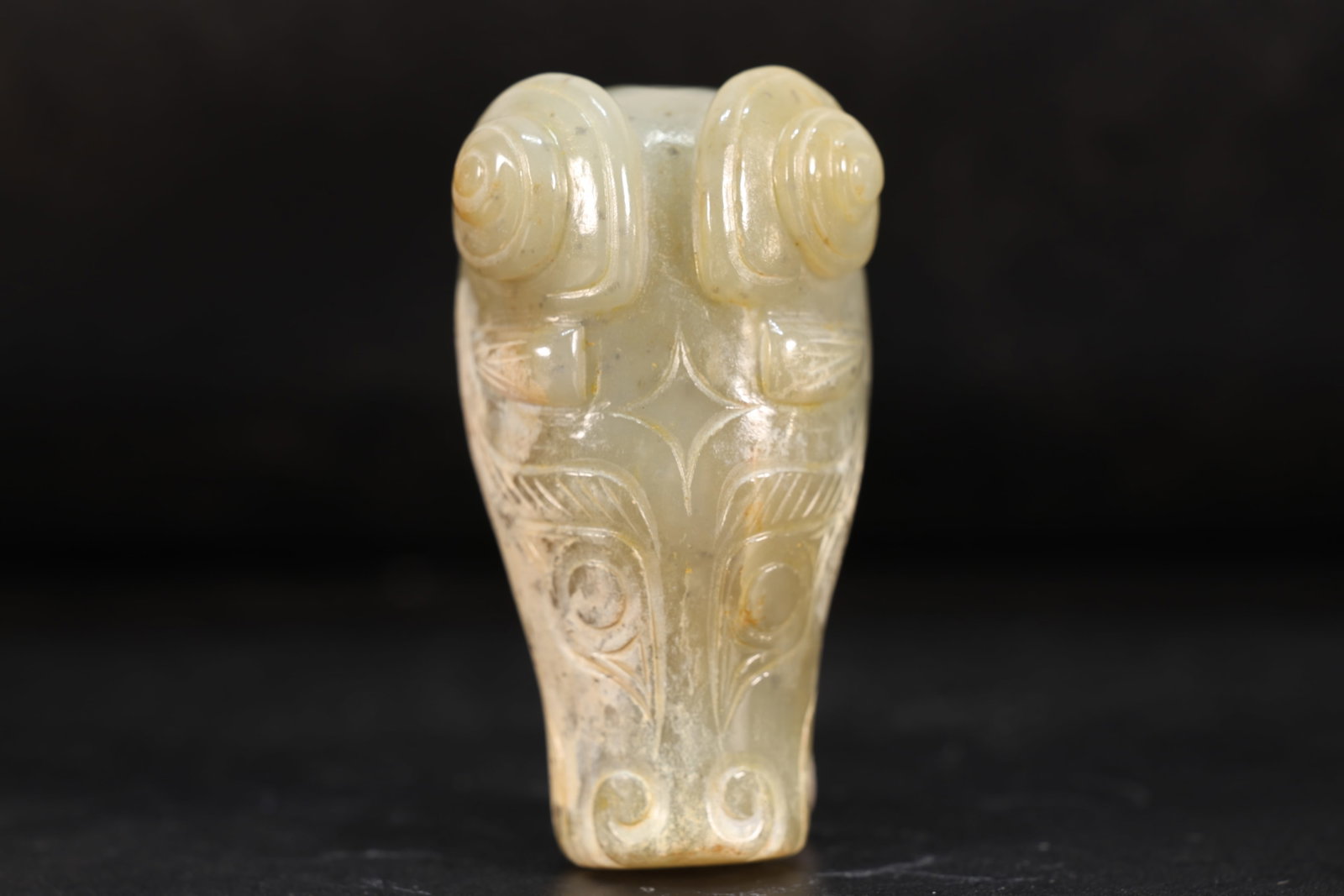 Jade Carved Beast Face Pattern Beast Head Shape Ornament: Jade Carved Beast Face Pattern Beast Head Shape Ornament (5.8 x 3 x 2cm)